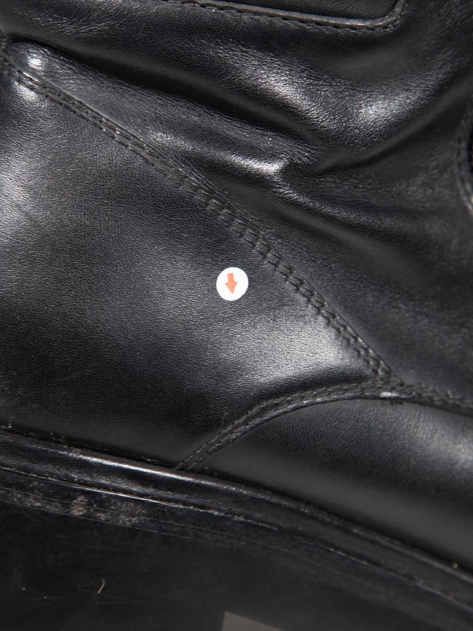 Moncler Bottes de combat en cuir noir avec fermeture éclair Taille IT 39 en vente 5