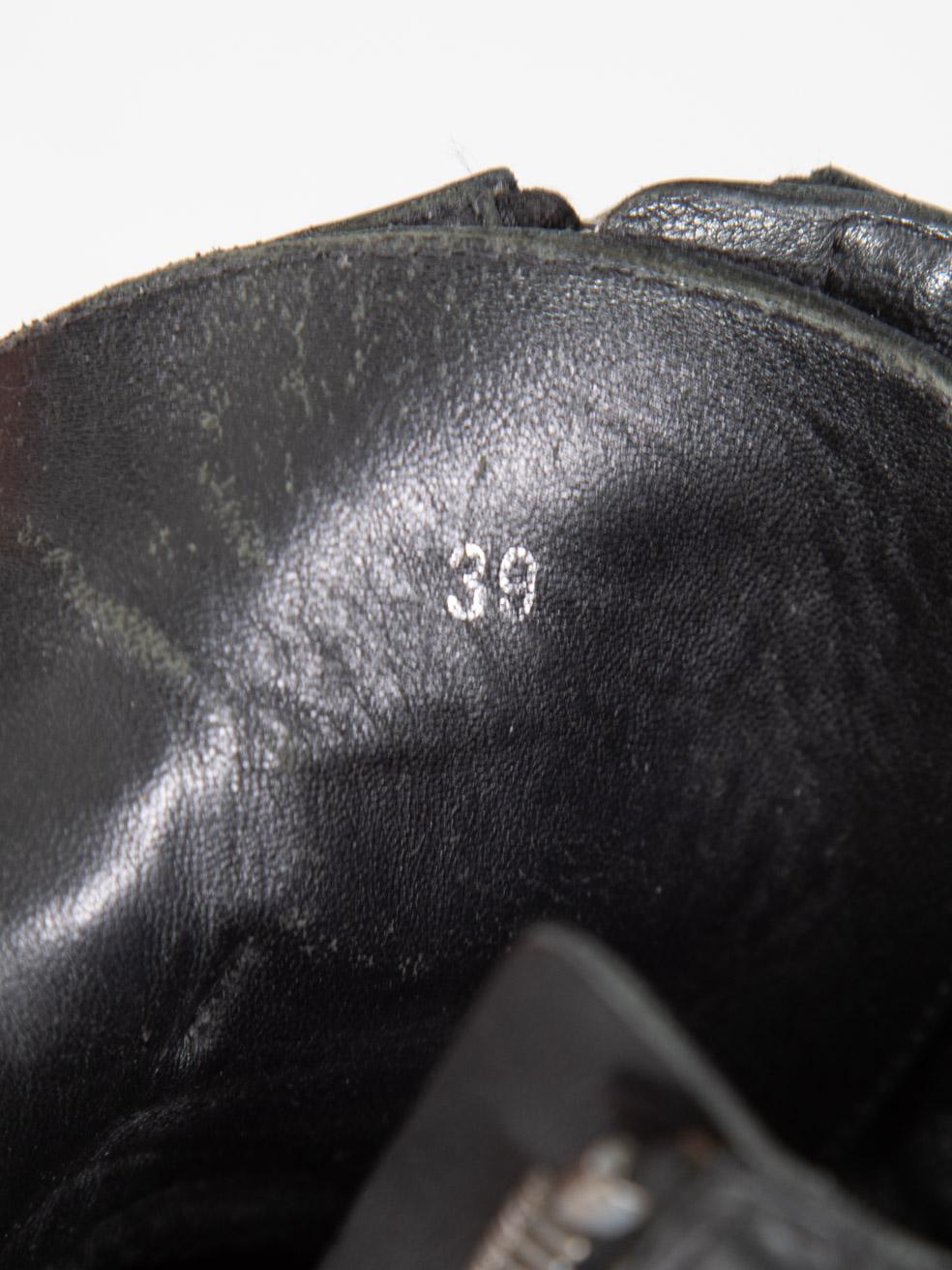 Moncler Bottes de combat en cuir noir avec fermeture éclair Taille IT 39 en vente 1