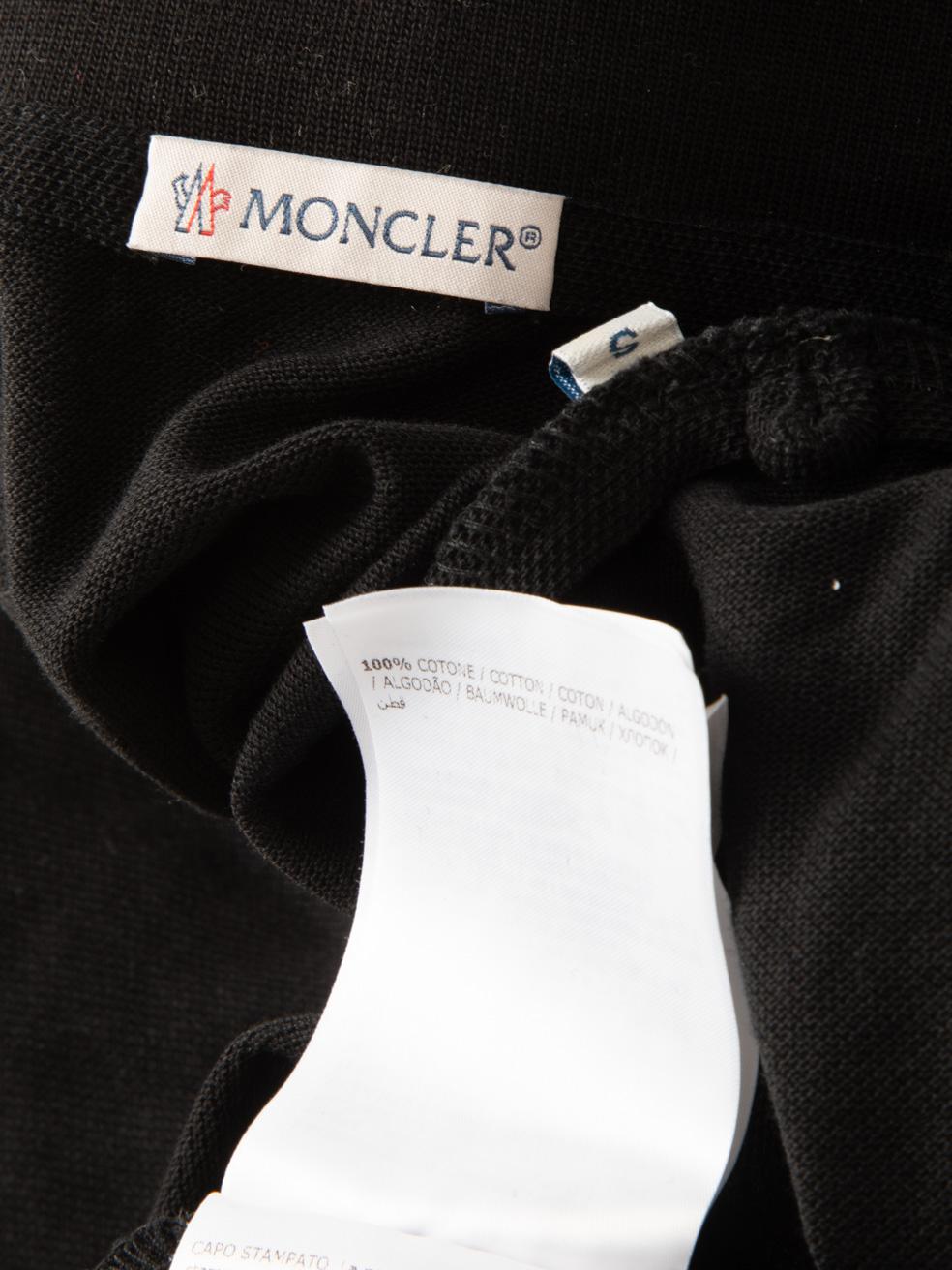 Moncler Black Logo Detail Polo T-Shirt Size M. Pour femmes en vente