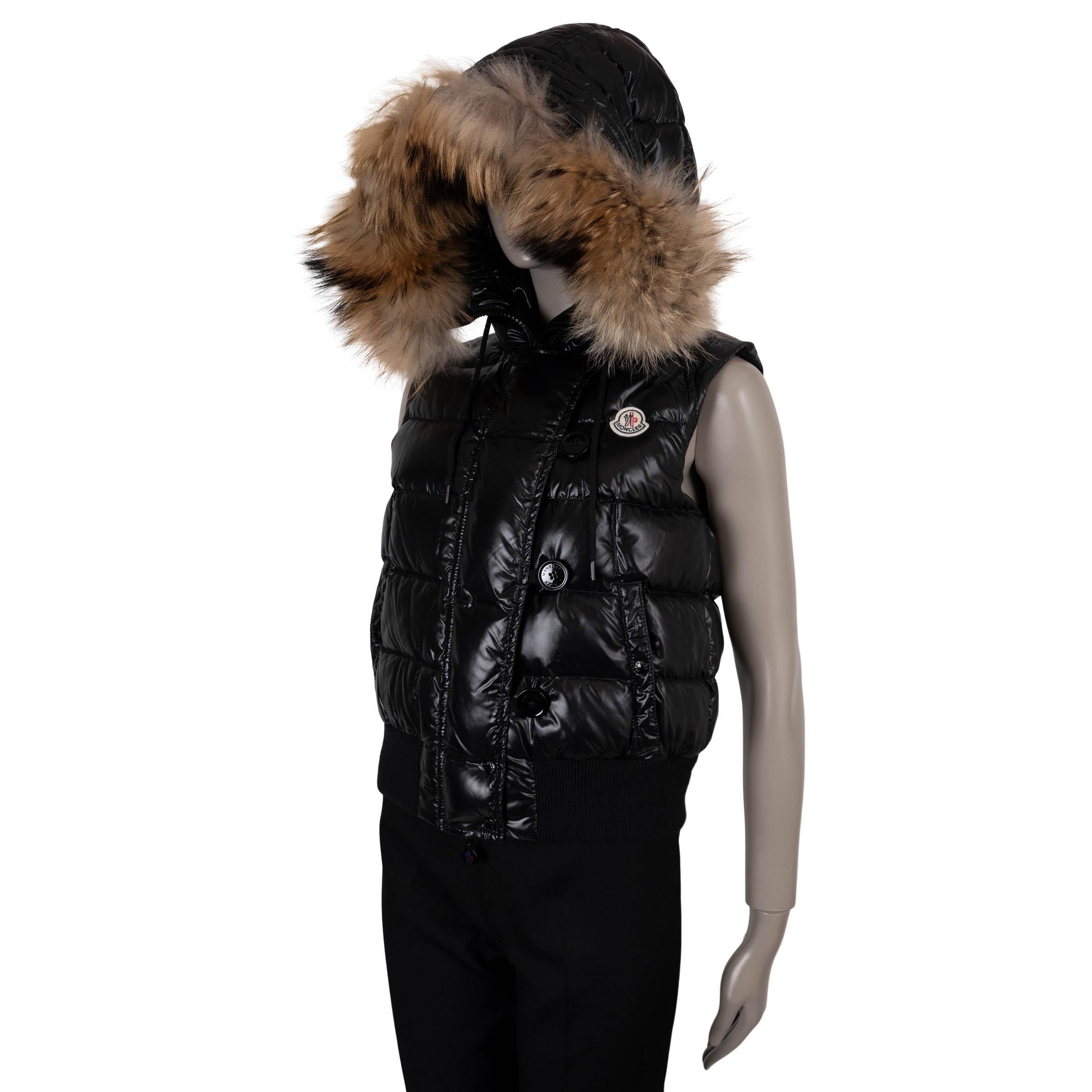 Nero Moncler, gilet in nylon nero con pelliccia TARN TRIM 2 M. I. in vendita