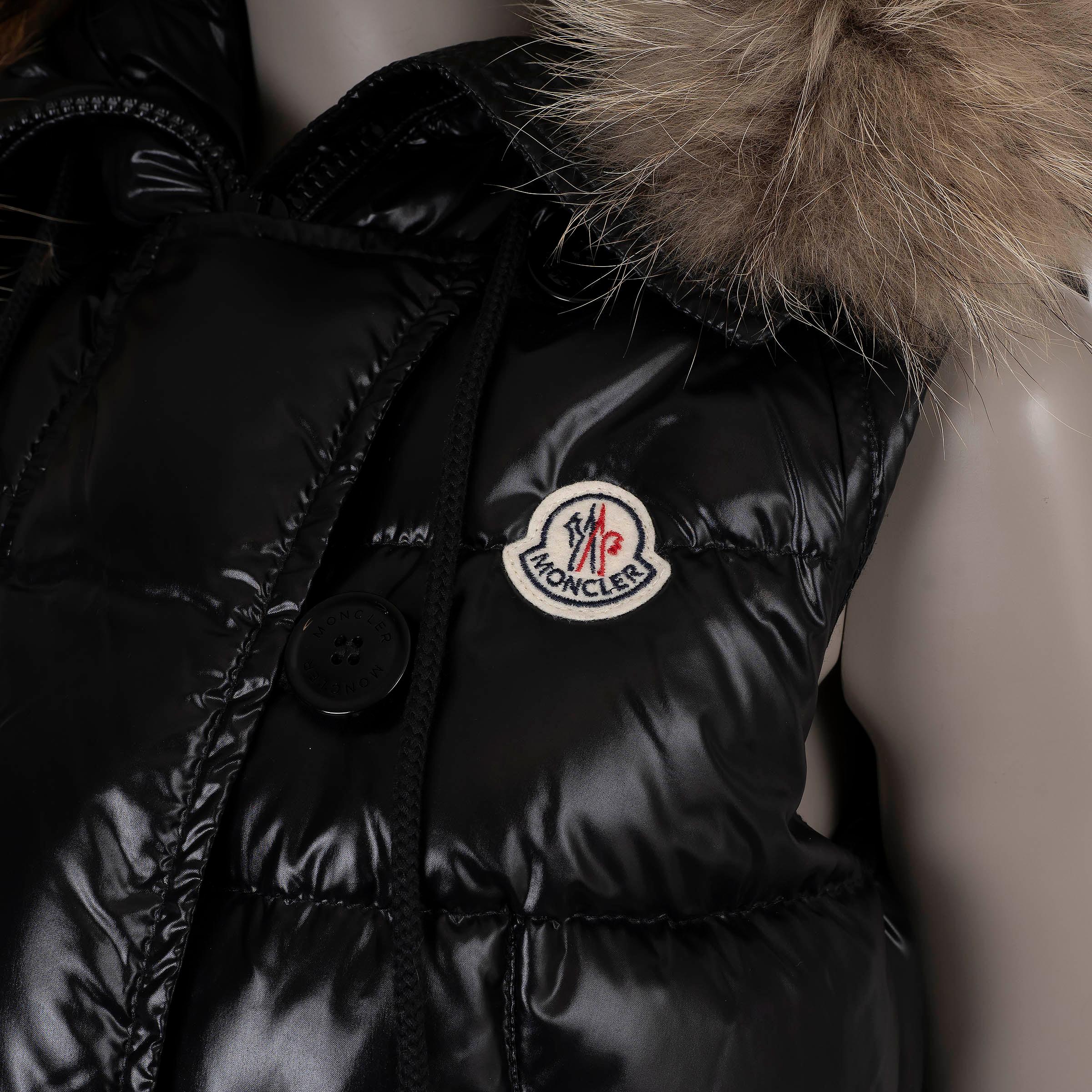 Moncler, gilet in nylon nero con pelliccia TARN TRIM 2 M. I. in vendita 1