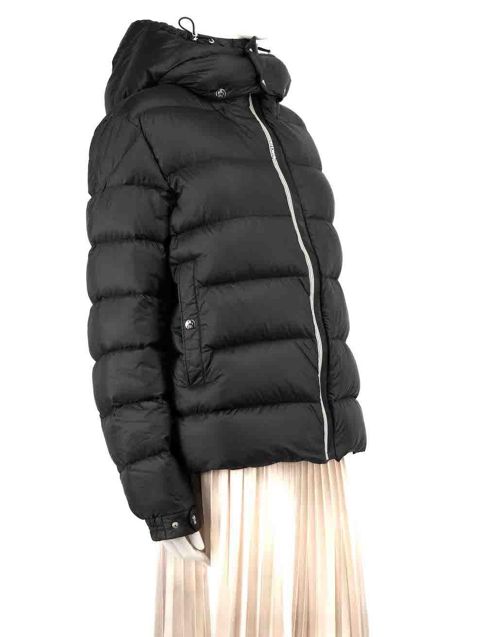 CONDITION is Very good. Minimal wear to jacket is evident. Minimal pulls to fabric on the right arm of this used Moncler designer resale item.
 
 
 
 Details
 
 
 Black
 
 Synthetic
 
 Puffer down jacket
 
 Hooded
 
 Zip fastening
 
 2x Side