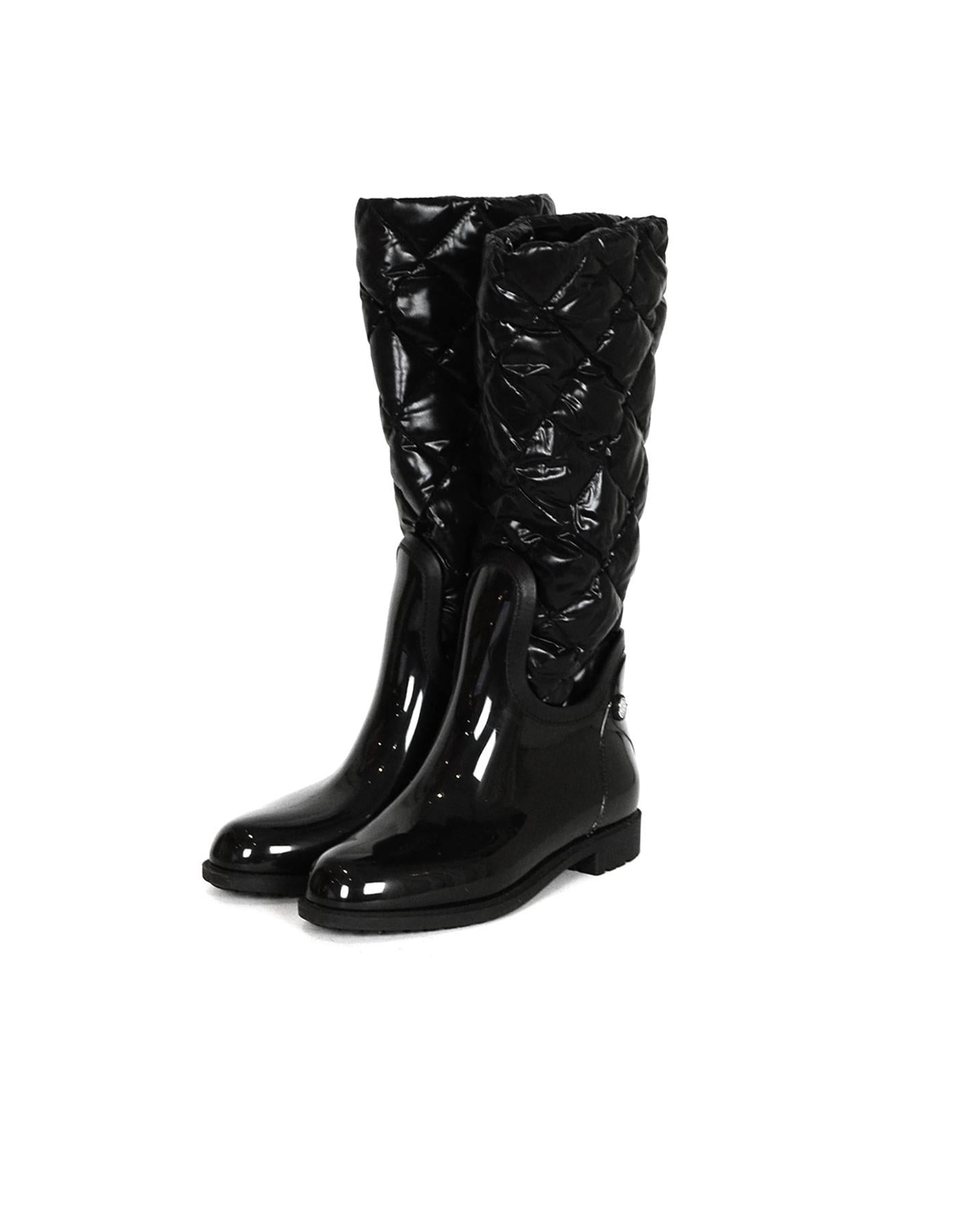 Moncler Black Rubber Rain Boots with Detachable Quilted Down sz 36

Made In: Italy
Color: Black
Hardware: Silvertone
Materials: Rubber
Closure/Opening: Slip-on
Overall Condition: Excellent pre-owned condition, minor wear on the bottom of heels and