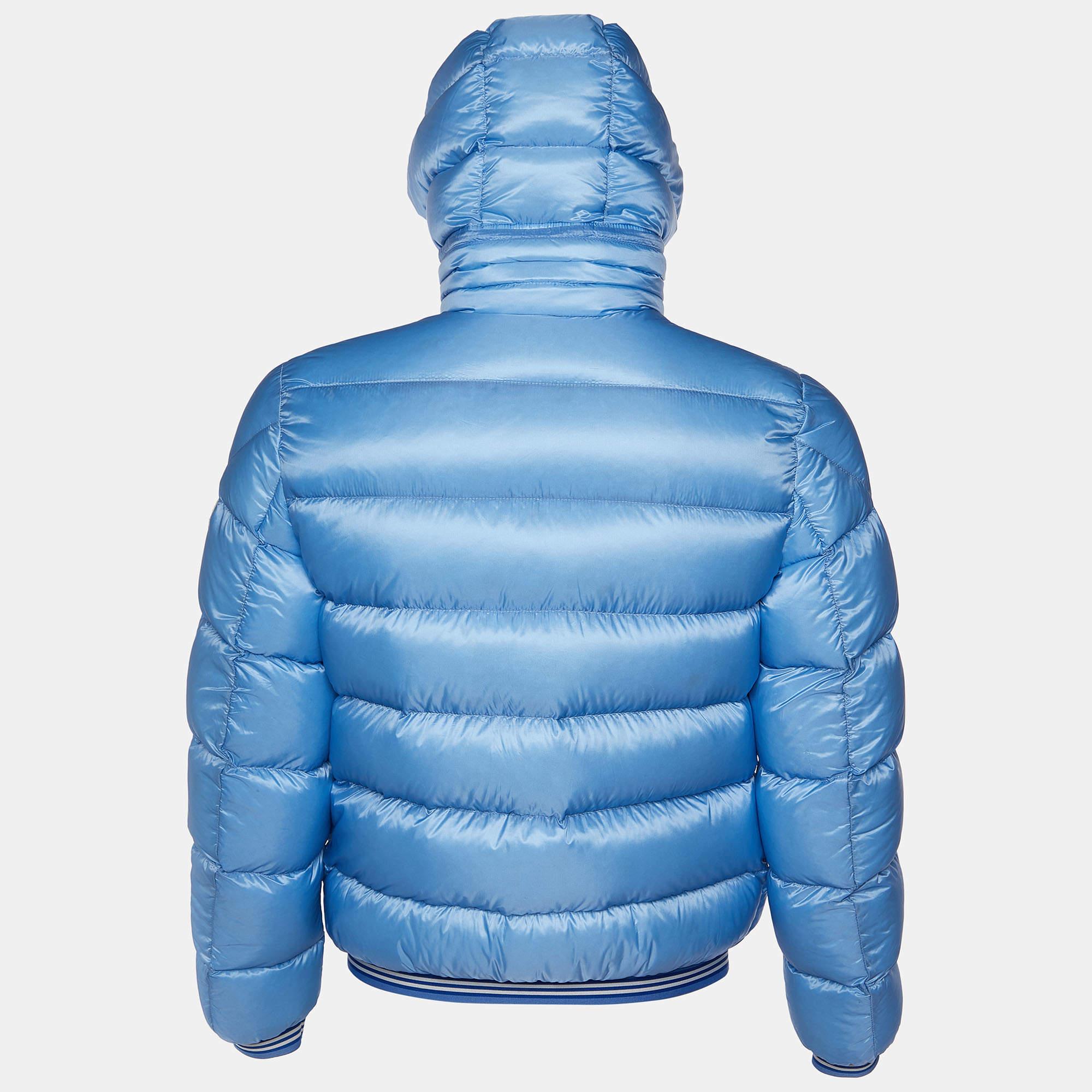 An elegant silhouette, smart fit, and perfect tailoring make this Moncler jacket a fine choice. It is made of quality materials, secured with front zip closure, and added with two pockets.

