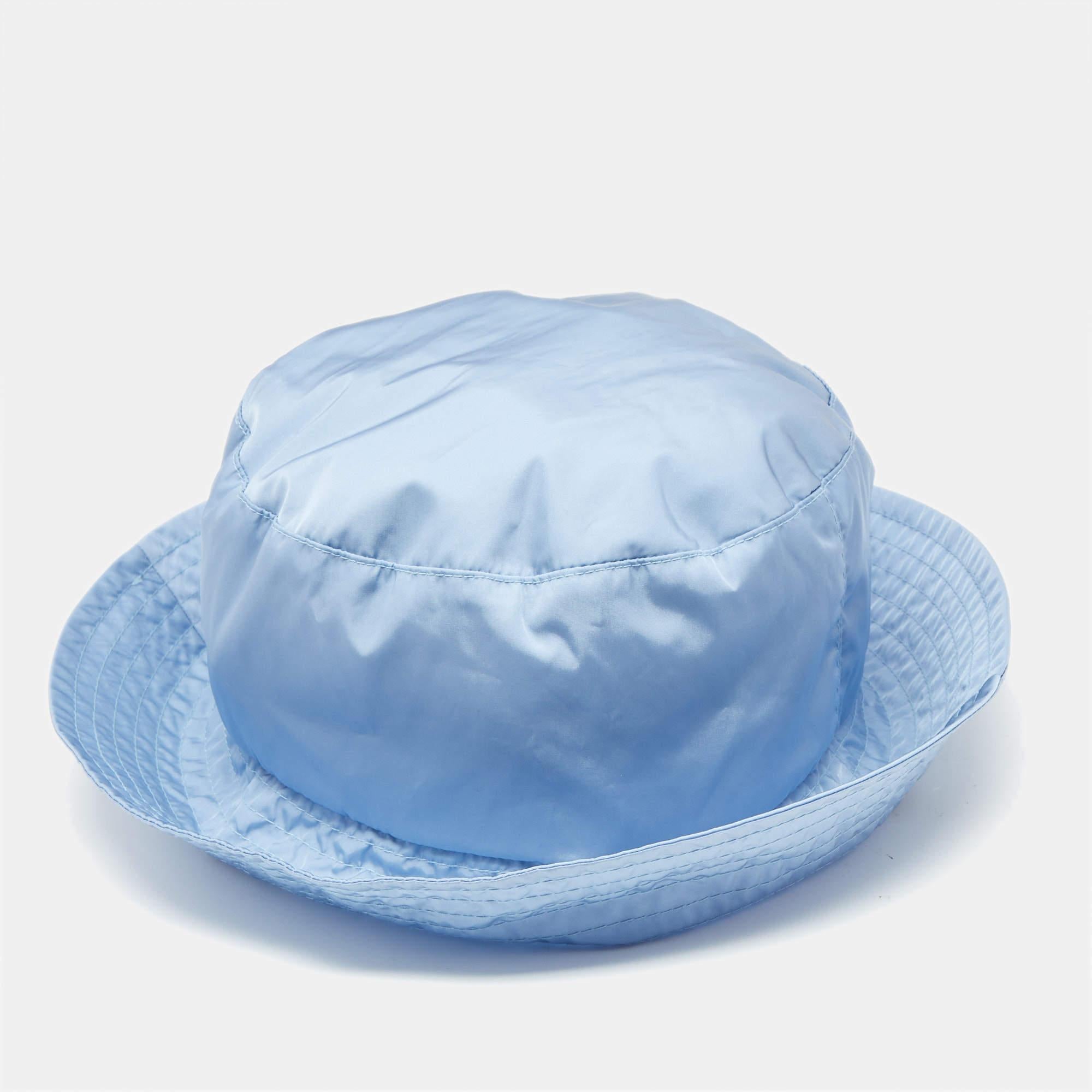 Moncler Cappello a Secchiello in Nylon con Logo Applicato Blu M. In condizioni Nuovo in vendita a Dubai, Al Qouz 2