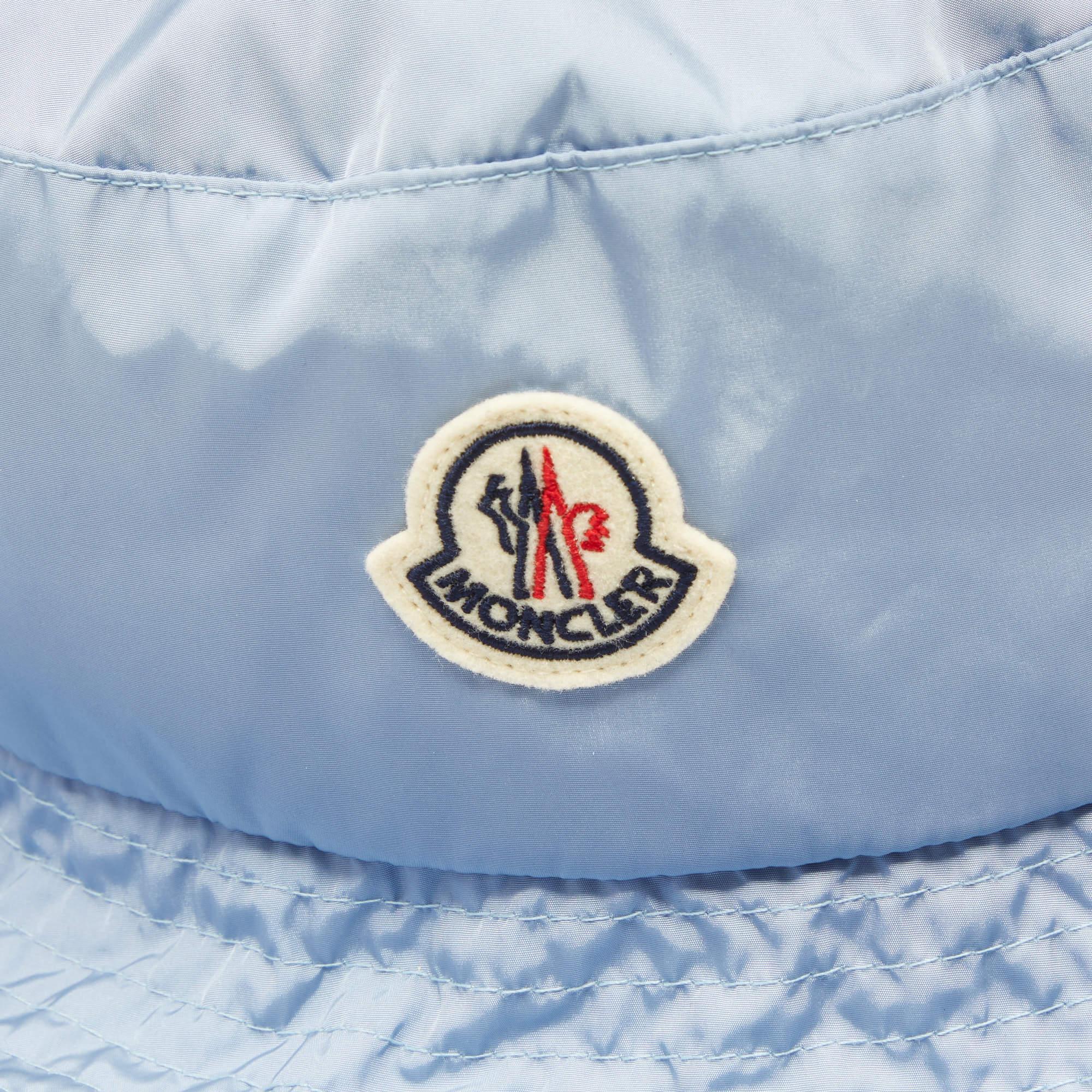 Donna Moncler Cappello a Secchiello in Nylon con Logo Applicato Blu M. in vendita