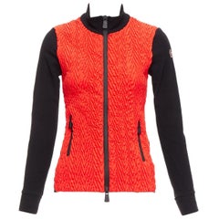 Moncler rouge vif orange chevron plisse devant logo bras zip veste ajustée XS