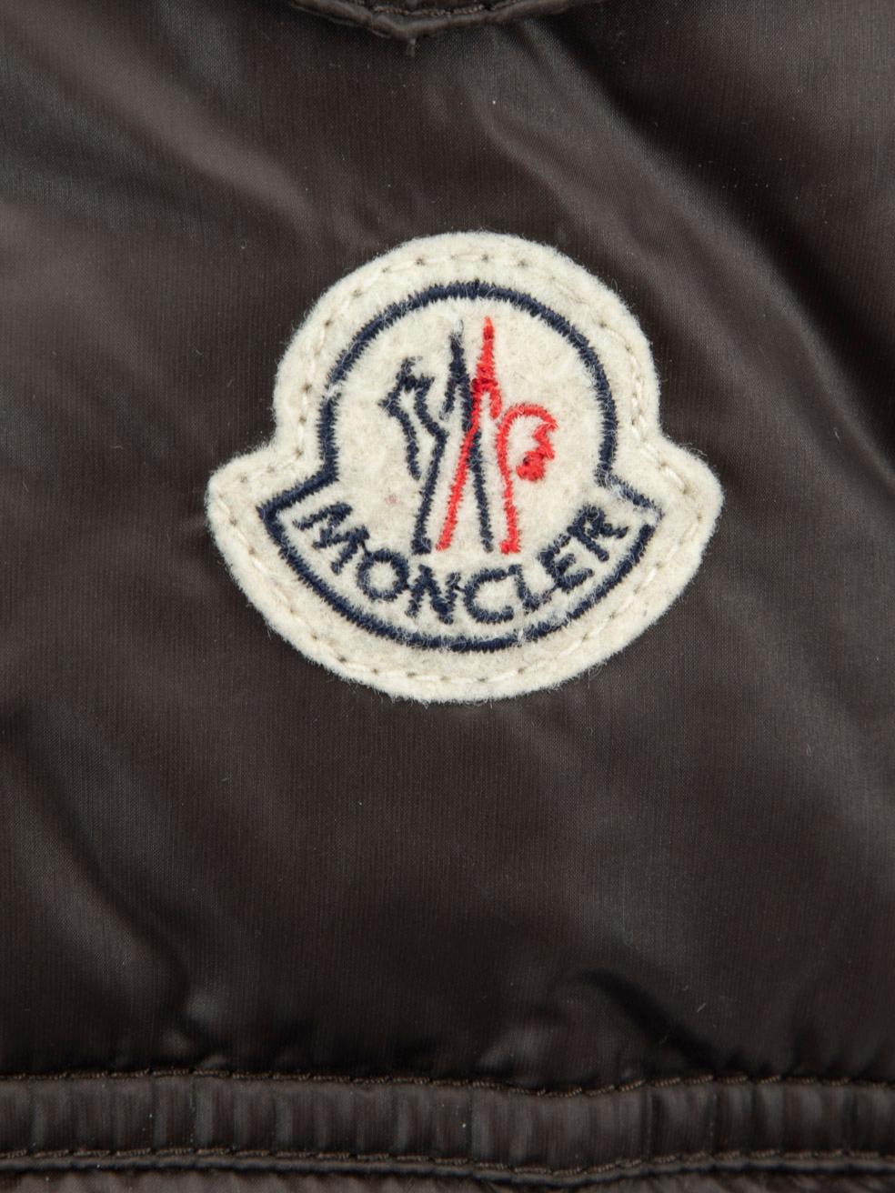 Moncler Cappotto trapuntato marrone Taglia M. In condizioni buone in vendita a London, GB