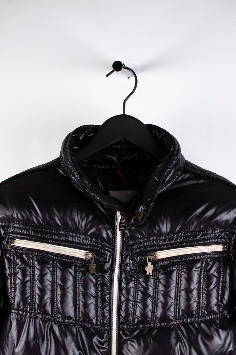 Item for sale is 100% genuine Moncler Buffalo Puffer Men Jacket, S269
Color: Black
(An actual color may a bit vary due to individual computer screen interpretation)
Material: 100% polyamide
Tag size: 3 (Medium)
This jacket is great quality item.