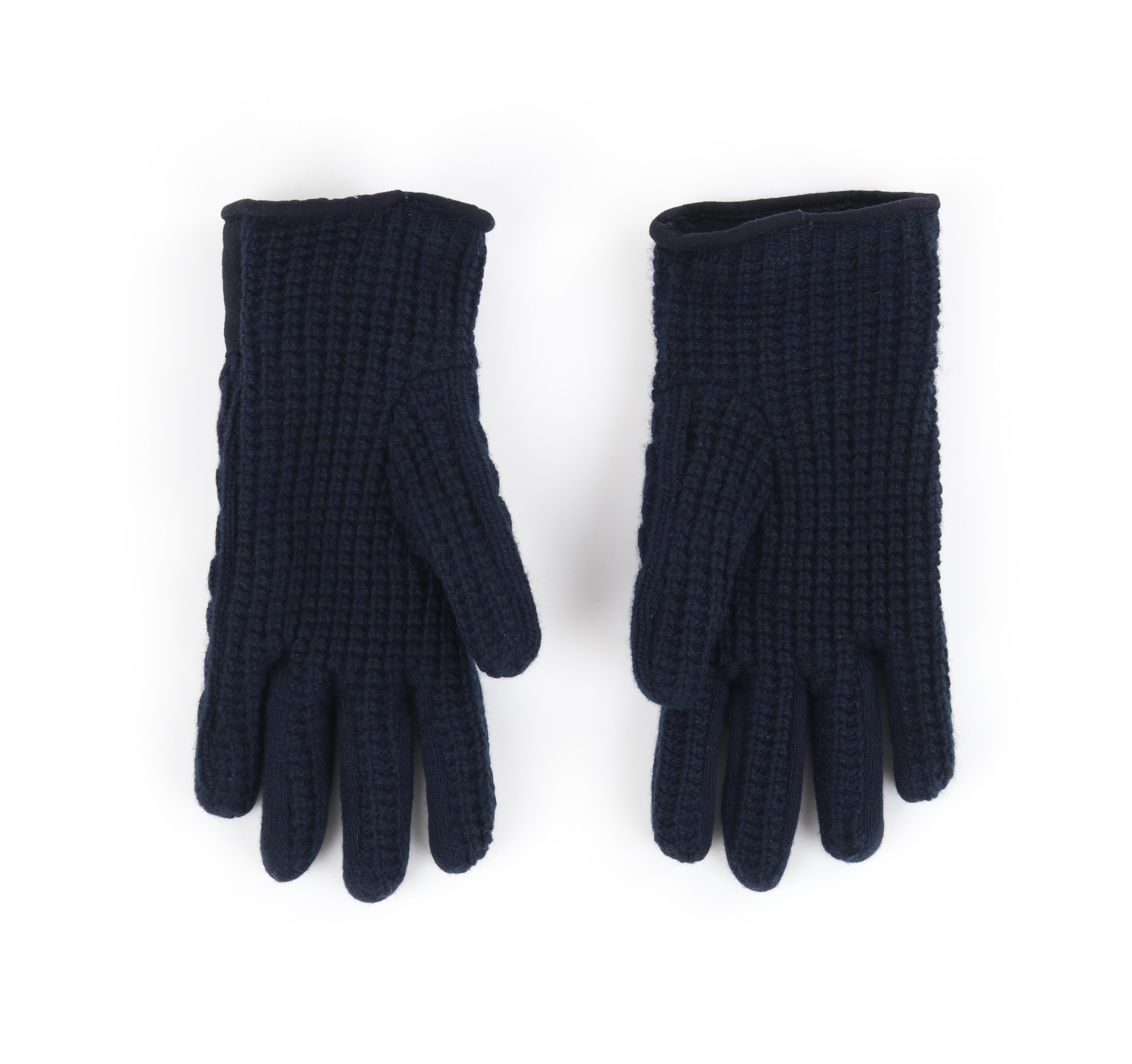 knit glove with patch