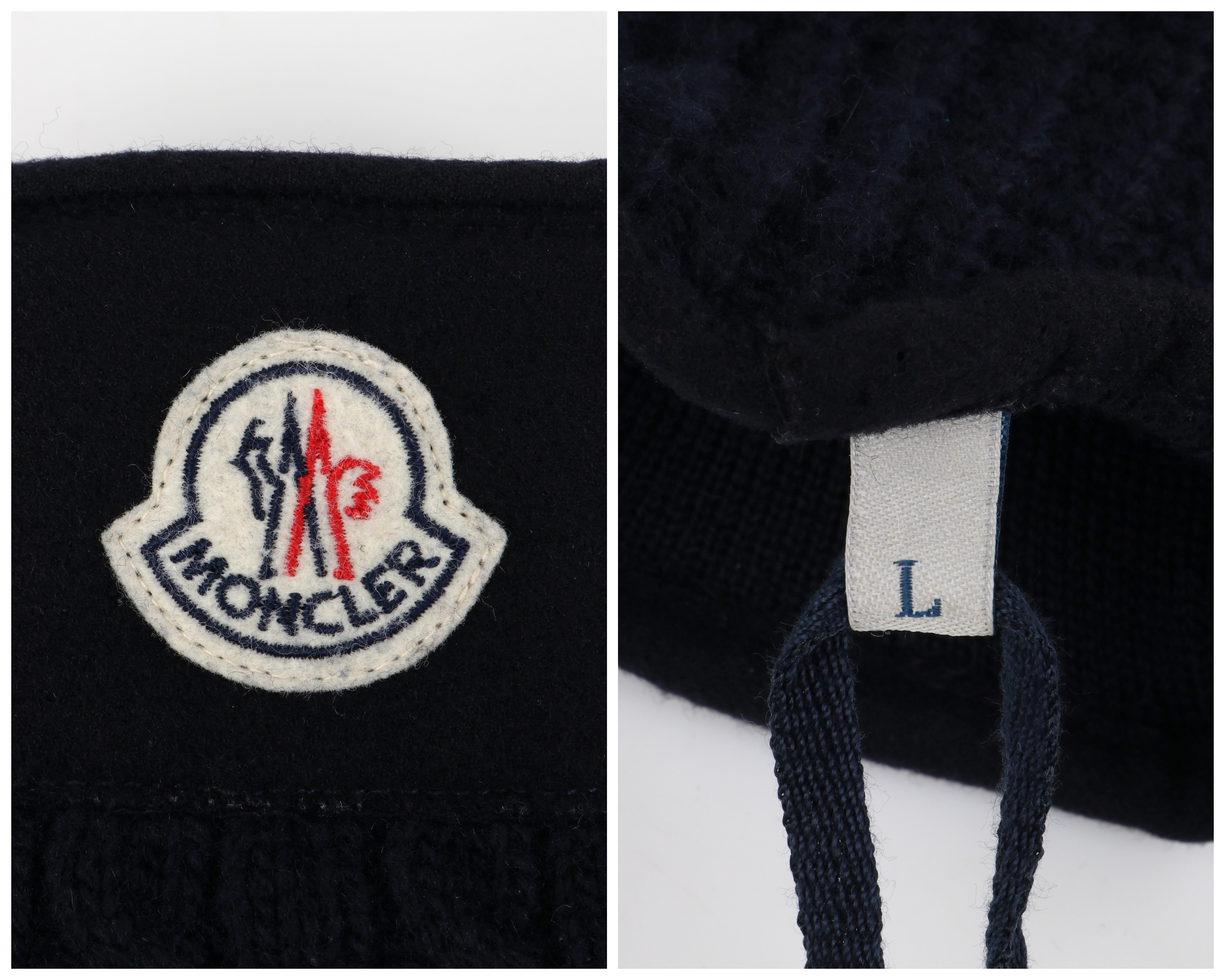 MONCLER c.2017 Navy Blue Chunky Cable Knit Logo Patch Winter Gloves w/ Tags In Excellent Condition In Thiensville, WI