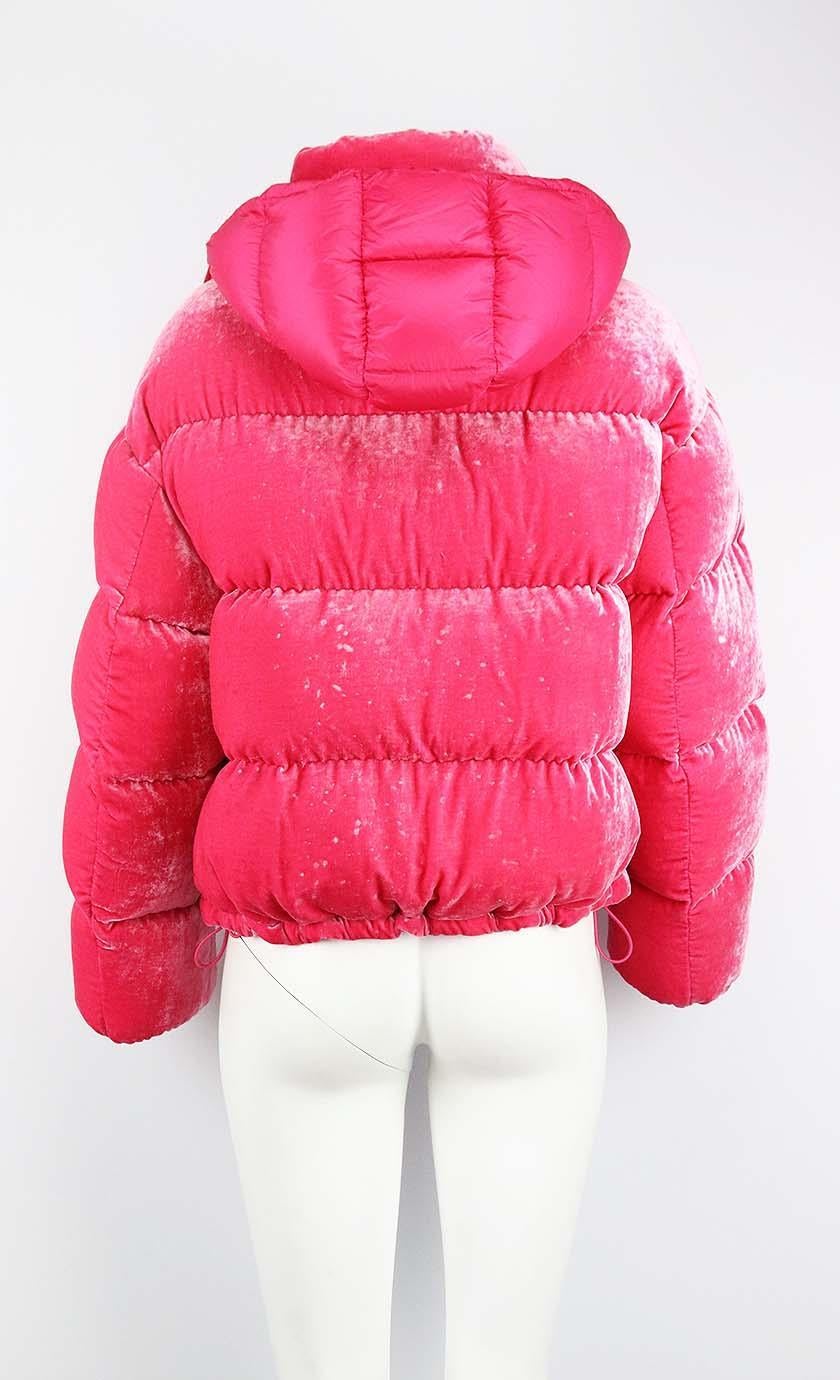 This ‘Caille’ jacket by Moncler is made in Italy from sumptuous velvet, this style is filled with insulating goose down and has a cosy hood, so you're protected from the elements, it's perfect for après-ski but will also look cool worn in the city.