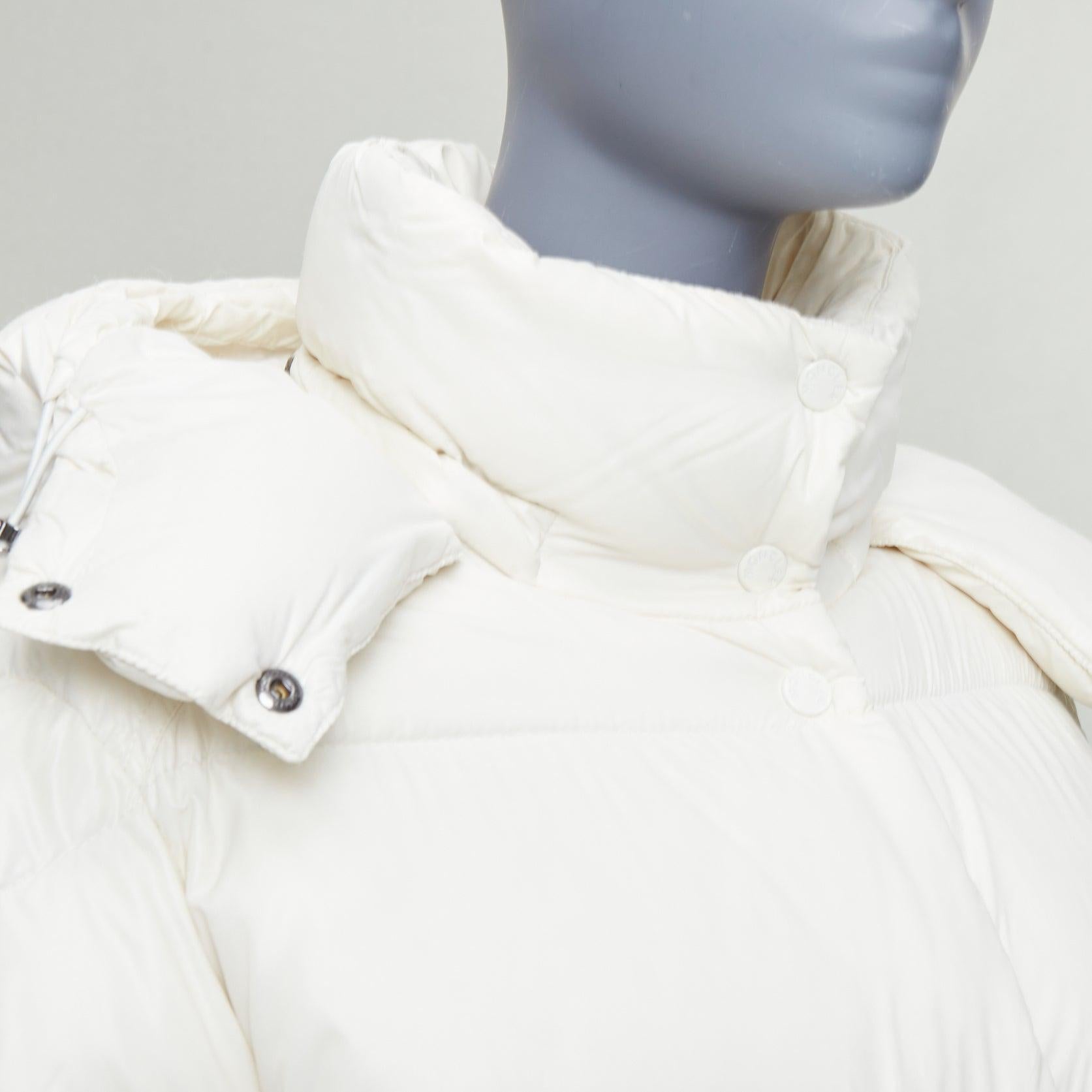 MONCLER Cavettaz Giubbotto off white goose down long puffer coat Sz1
Reference: AEMA/A00120
Brand: Moncler
Model: Cavettaz Giubbotto
Material: Fabric
Color: Off White
Pattern: Solid
Closure: Zip
Lining: Cream Goose Down
Extra Details: Filling: 90%