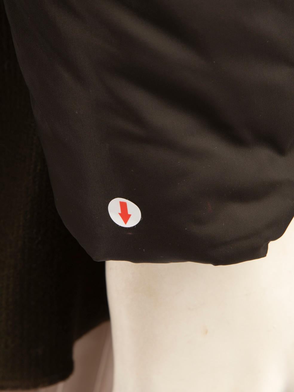 Moncler Dunkelgrüne Viburnum Daunenjacke Größe XXL im Angebot 4