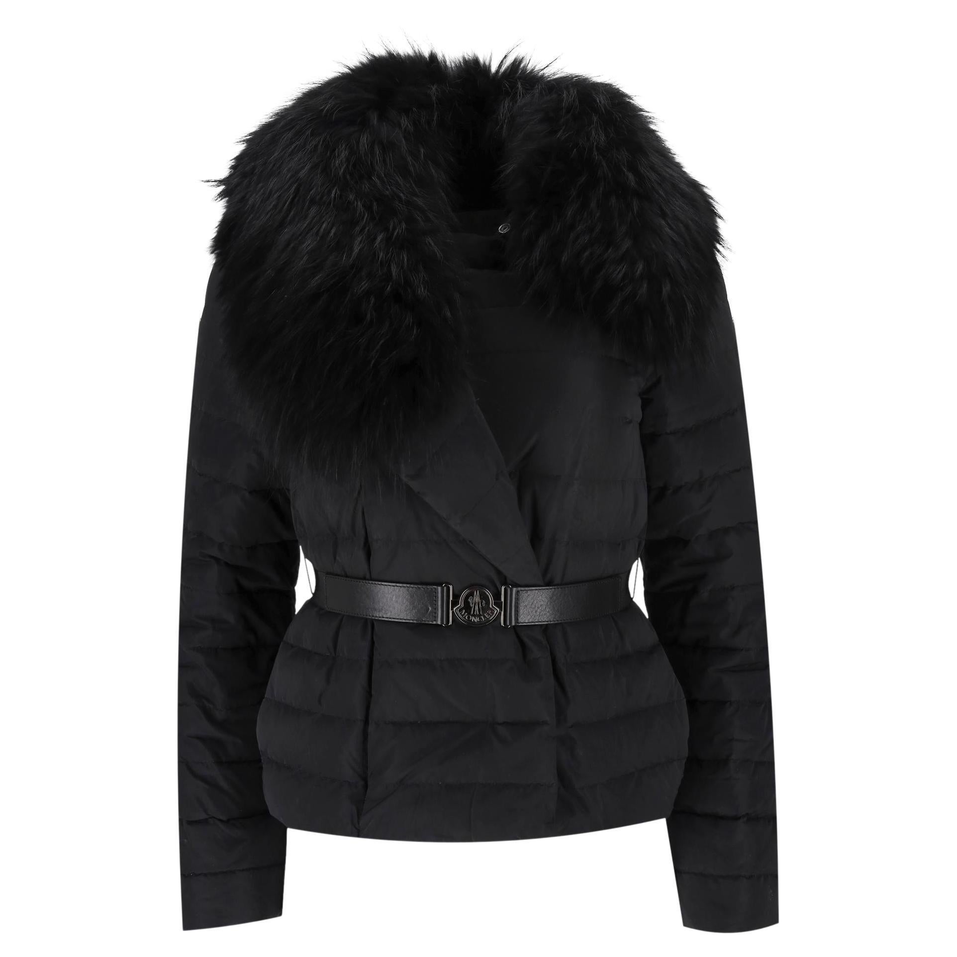 Giacca con cappuccio in pelliccia Moncler in vendita