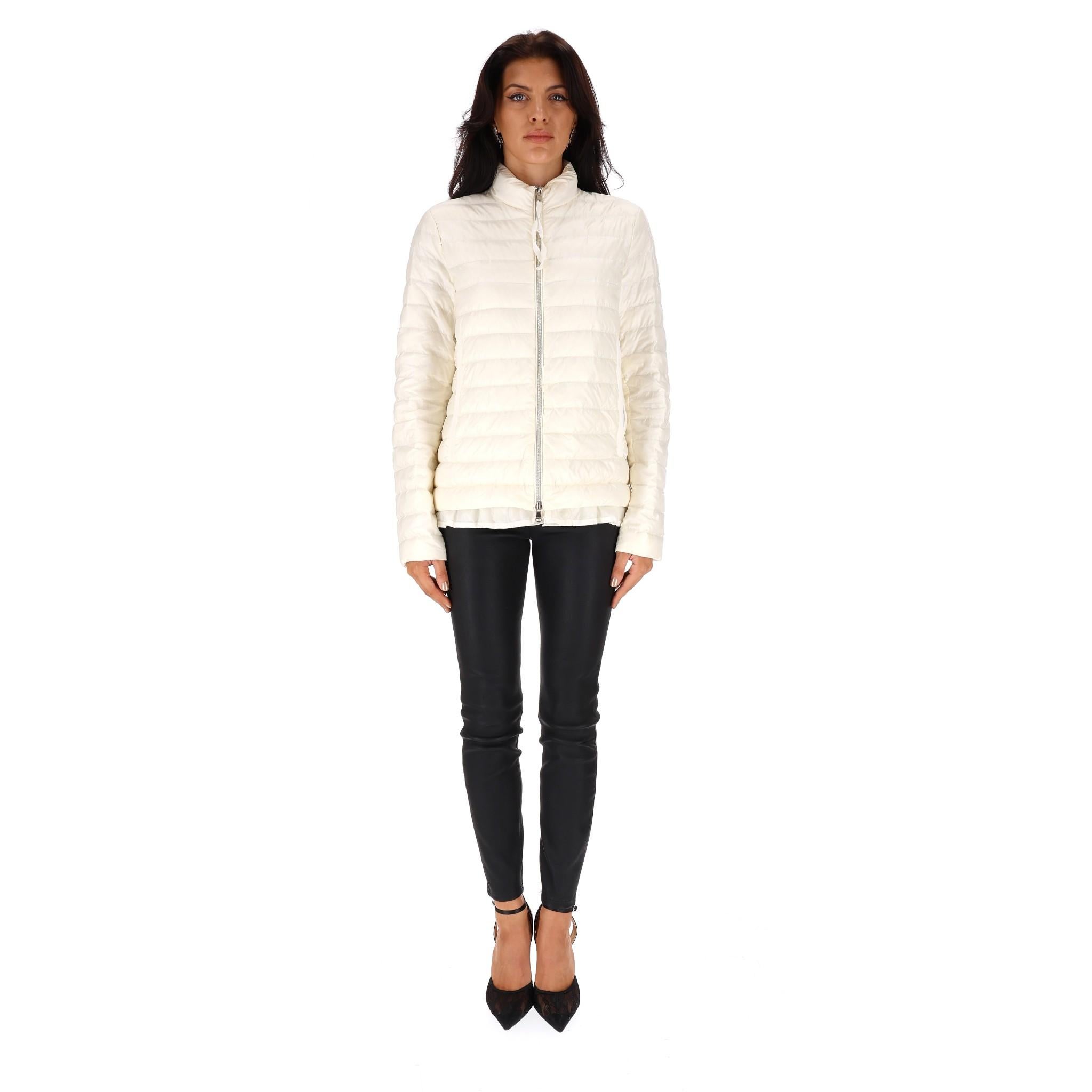 Moncler Down Puffer Jacket

Lightweight, ivory jacket filled with down and feathers.

Frill detailing to the hemline, 'Moncler' engraved zippers and side pockets.

Rrp Approx. £970

Size – 4 - XL

Condition – Good (Some small marks)

Composition –
