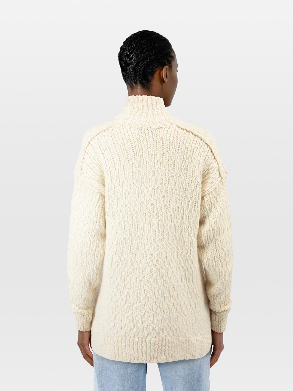 L'ÉTAT est très bon. L'usure minimale des tricots est évidente. Usure minime à l'encolure intérieure et à la manche droite avec décoloration sur cet article de revente d'occasion de Moncler.
 
 
 
 Détails
 
 
 Ecru
 
 Acrylique
 
 Pull en tricot
 
