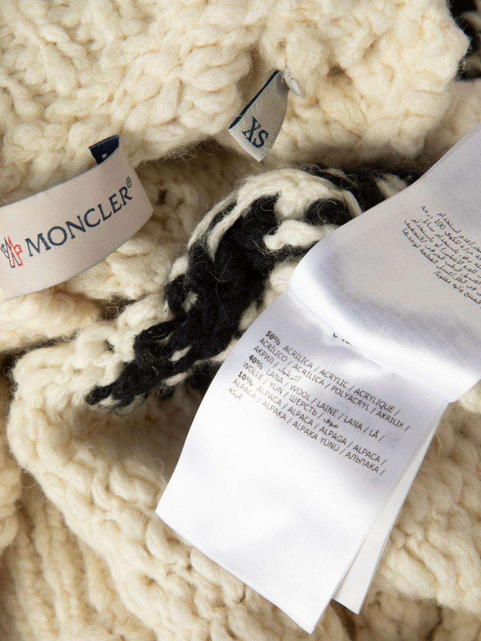 Moncler - Pull à col montant avec logo en maille écrue, taille S en vente 1