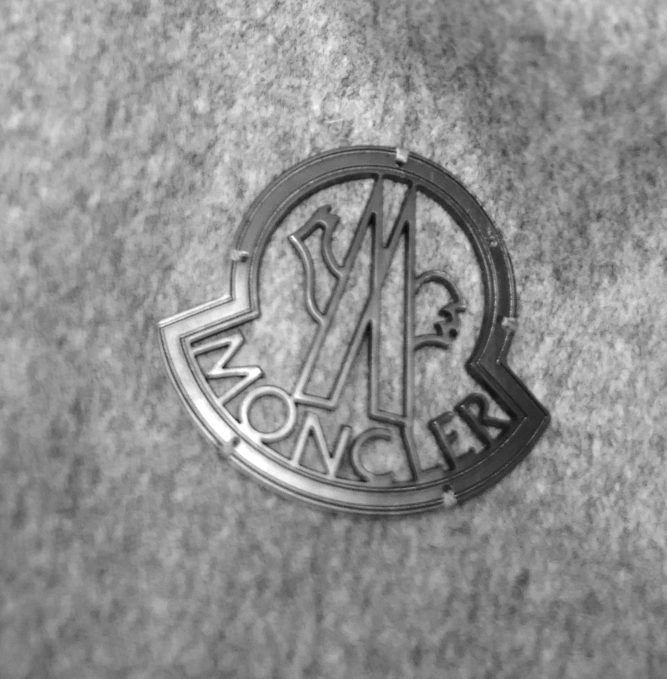 Moncler Gamme Rouge - Giacca trapuntata in lana grigia con fiocco sul davanti in vendita 2