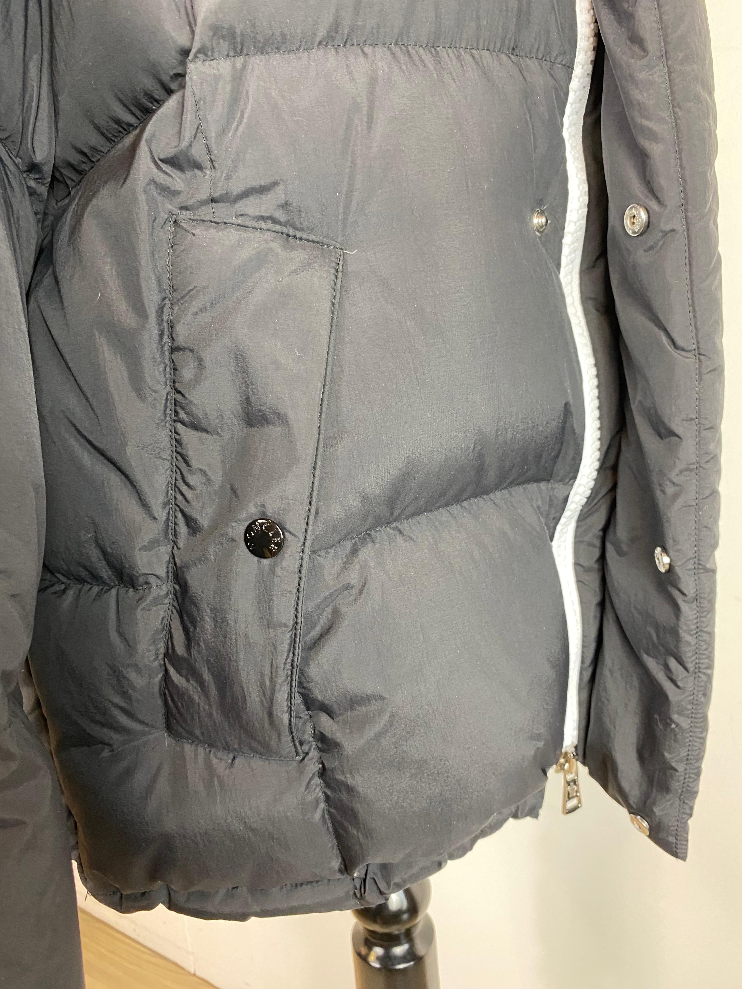 Chaqueta de plumón Moncler Genius negro para hombre.  Colección Moncler/JW Anderson. 1