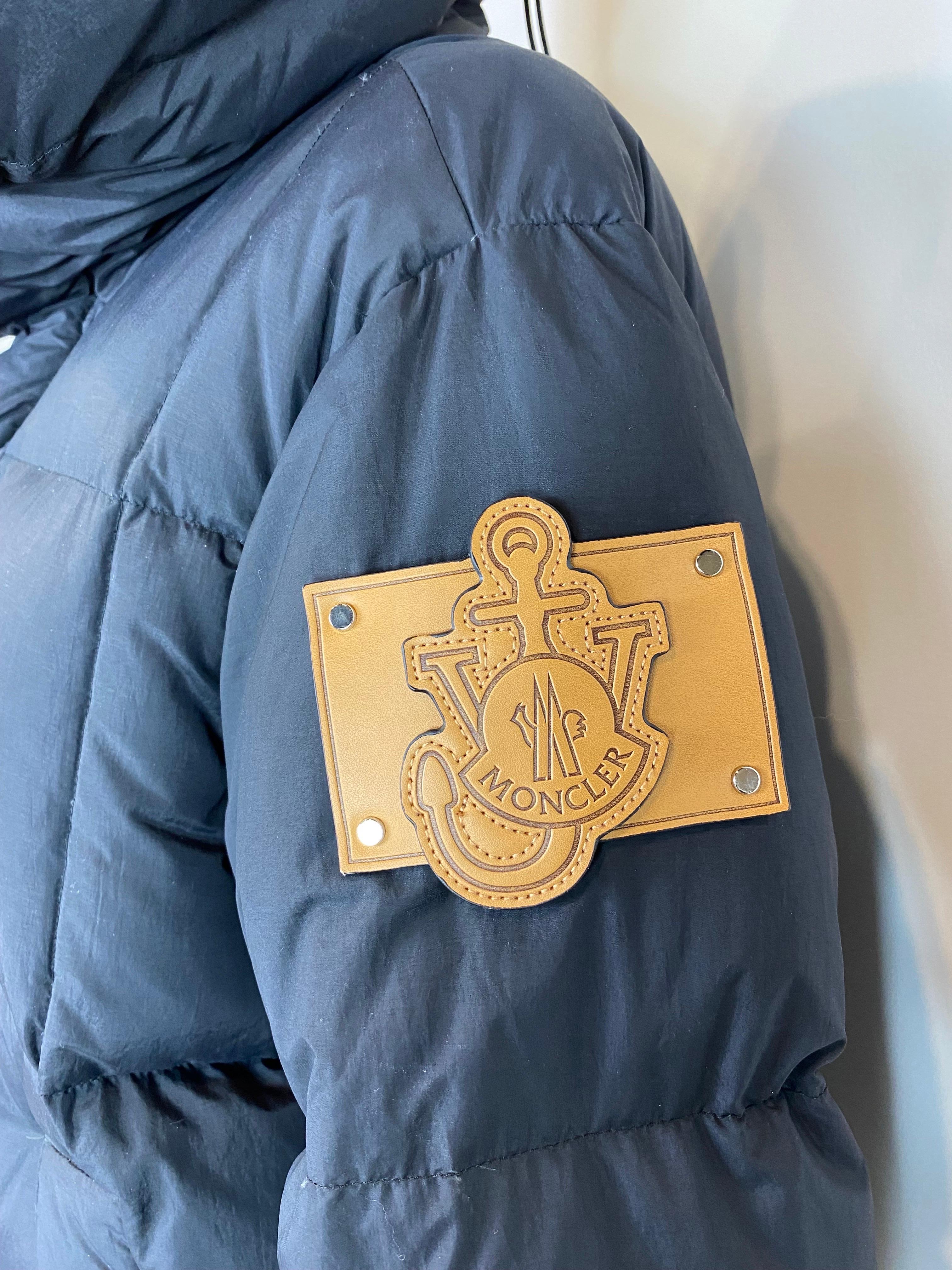 Chaqueta de plumón Moncler Genius negro para hombre.  Colección Moncler/JW Anderson. 2