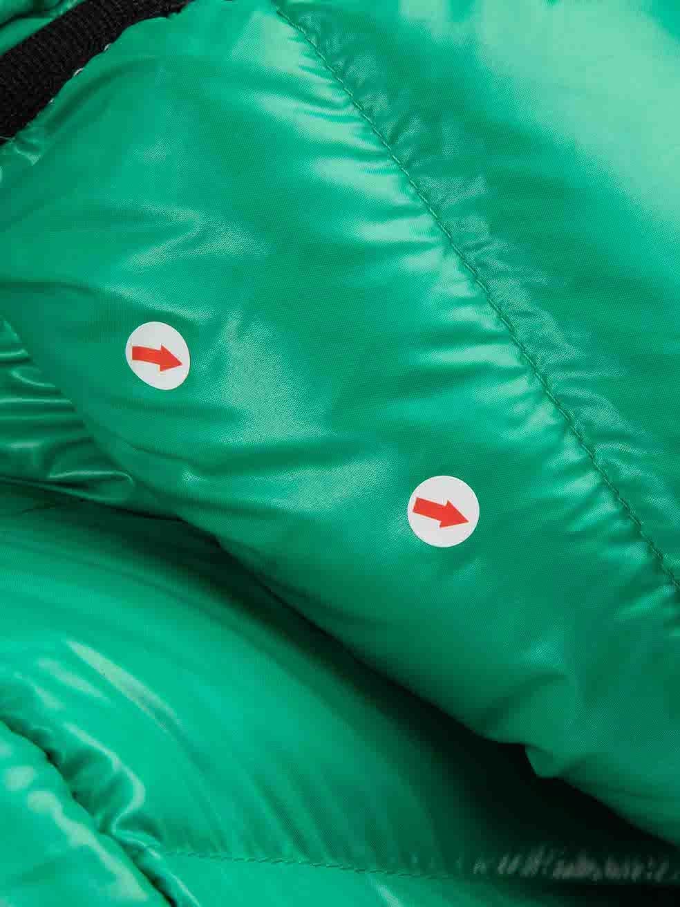 Moncler Grüne Bady-Puffer-Daunenjacke mit Kapuze Größe XS im Angebot 1
