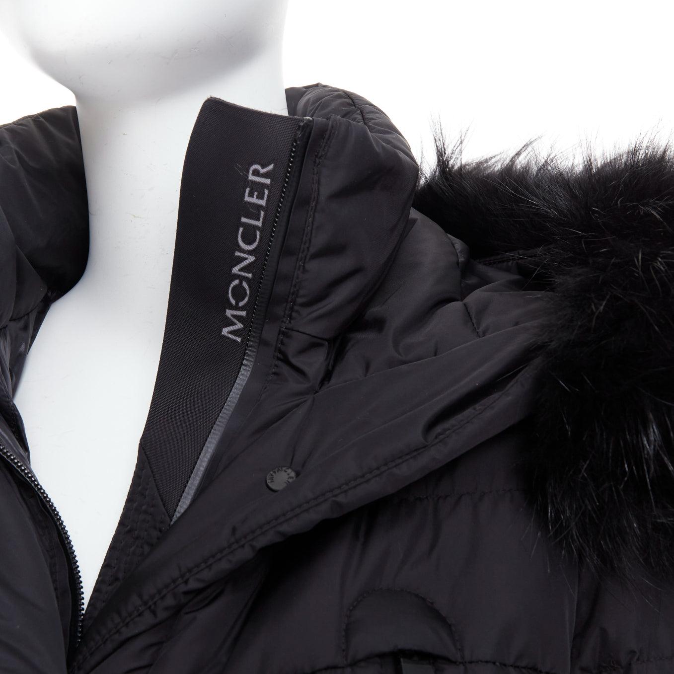 MONCLER Grenoble Beverley Giubbotto chaqueta de esquí puffer con cinturón de piel negra Sz3
Referencia: CNPG/A00098
Marca: Moncler
Model No: Beverley Giubbotto
Colección: Grenoble
Material: Nylon, Piel
Color: Negro
Patrón: Sólido
Cierre: