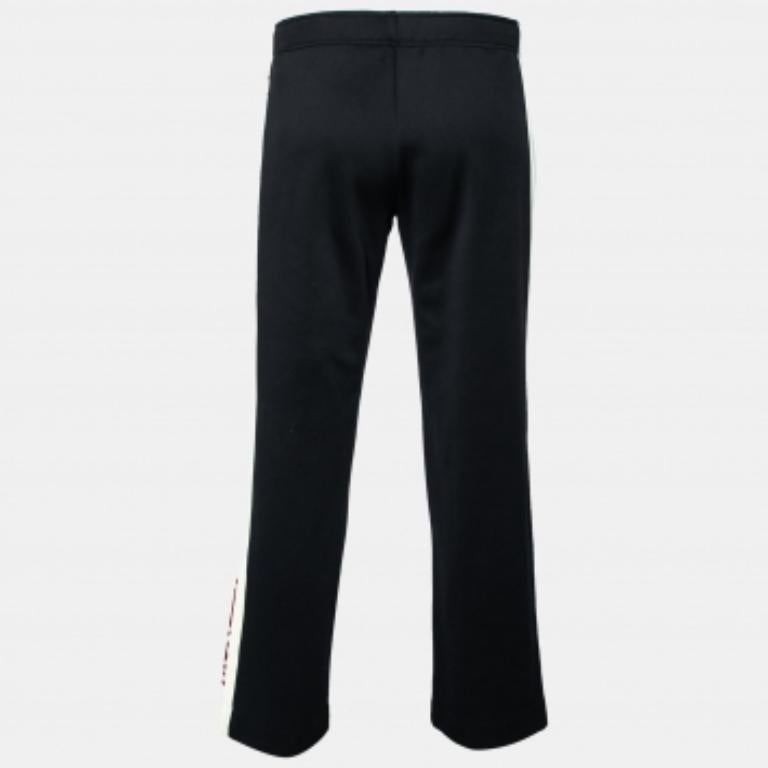 Feel comfortable and look stylish all day with these Moncler Grenoble sweatpants. They have been crafted from quality fabrics and the creation is highlighted with logo details and the elasticated waistband ensures a perfect fit.