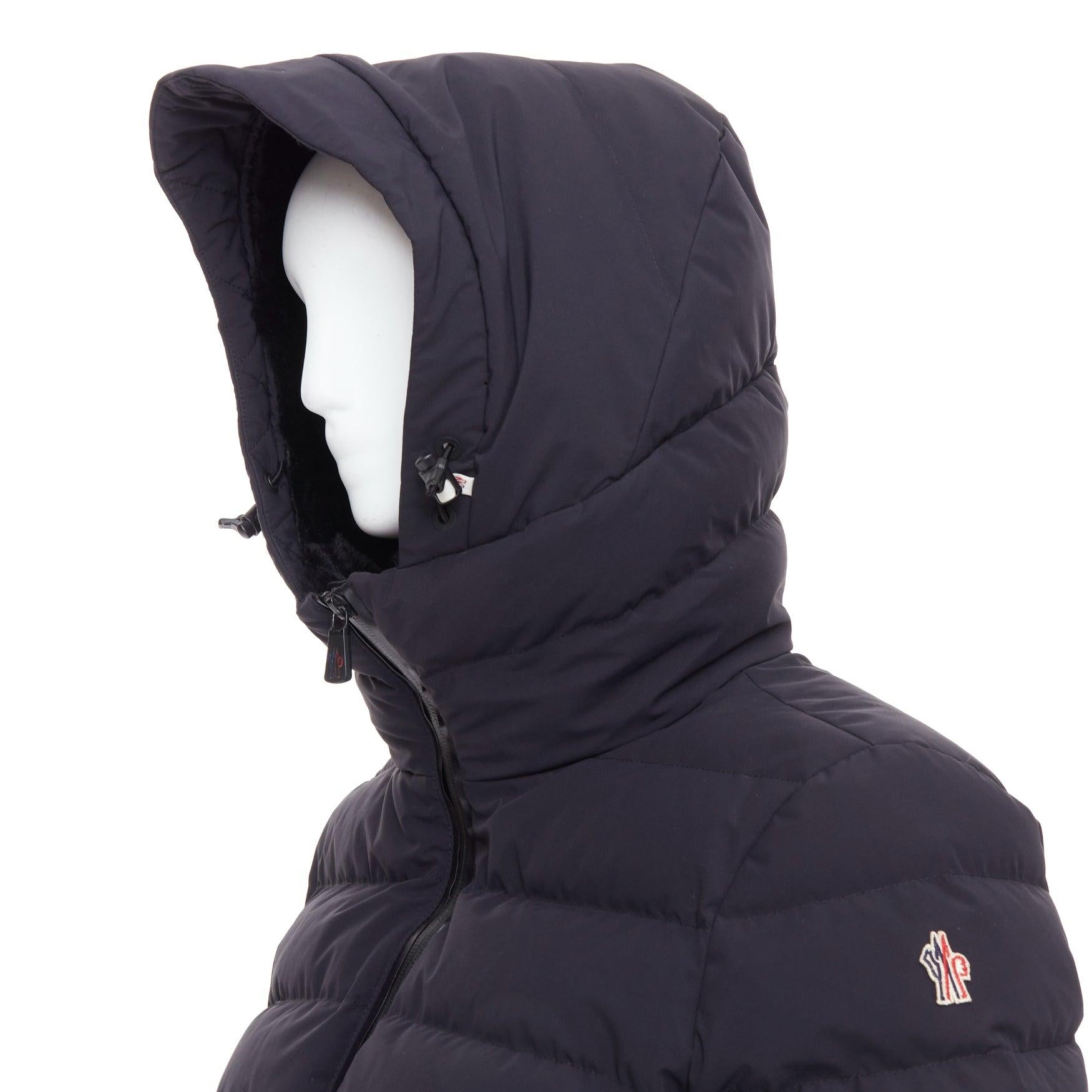 Moncler Grenoble Chena Giubbotto nero con giacca a vento aderente Sz2 M.
Riferimento: CNPG/A00099
Marchio: Moncler
Model: Chena Giubbotto
Collection'S: Grenoble
Materiale: Nylon
Colore: nero
Modello: Tinta unita
Chiusura: zip
Fodera: Tessuto