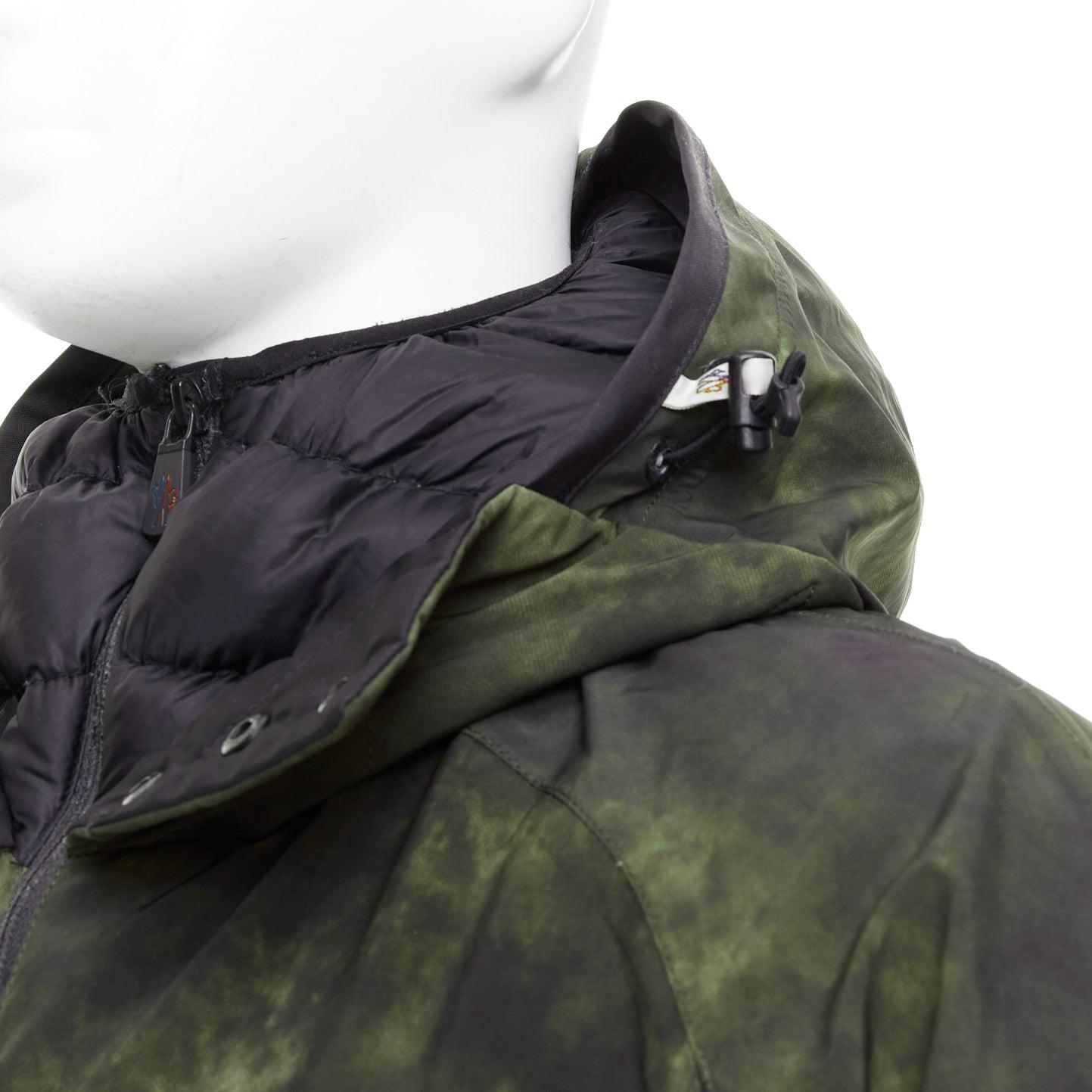 MONCLER Grenoble G32-003 green tie dye hooded ski jacket Sz1 S
Reference: CNLE/A00447
Brand: Moncler
Model: G32-003
Collection: Grenoble
Material: Nylon
Color: Green, Black
Pattern: Tie Dye
Closure: Zip
Lining: Black Down
Extra Details: Logo at top