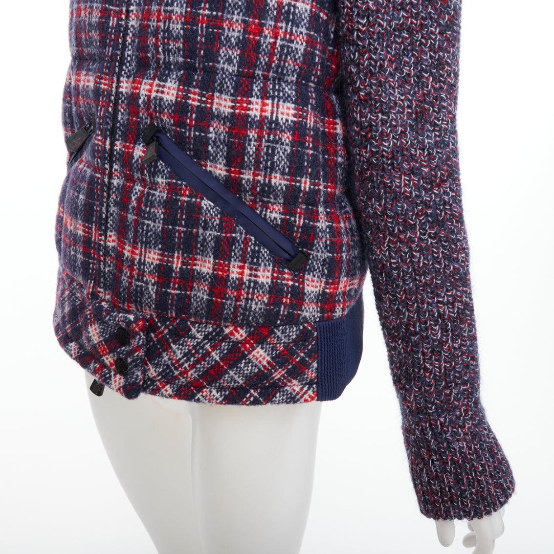 Moncler Grenoble Runway Soleil, giacca in pelliccia d'agnello con collo in piuma d'oca Sz.0 XS in vendita 3