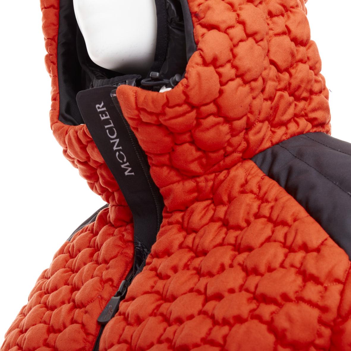 MONCLER Grenoble Soubeyran orange wool texture quilted down ski jacket Sz1 S
Reference: NKLL/A00539
Brand: Moncler
Model: Soubeyran
Collection: Grenoble
Material: Wool, Nylon
Color: Orange, Black
Pattern: Solid
Closure: Zip
Lining: Black Down
Extra