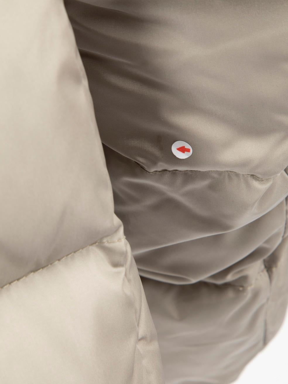 Moncler Abrigo acolchado gris de doble botonadura Talla S en venta 3