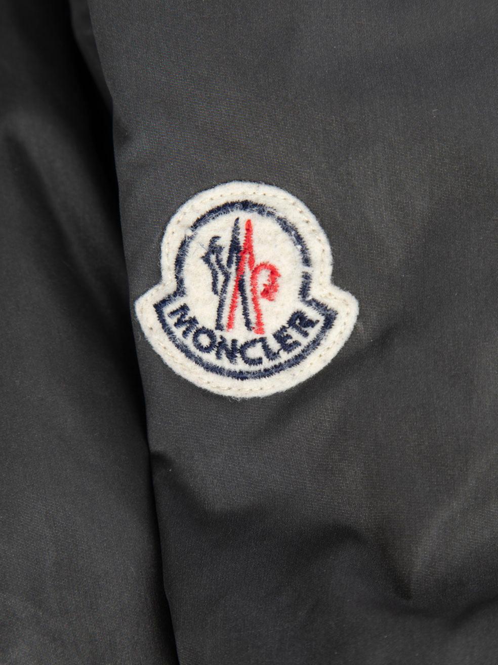Moncler Grauer Mid-Länge-Puffermantel mit Kapuze Größe M Damen im Angebot