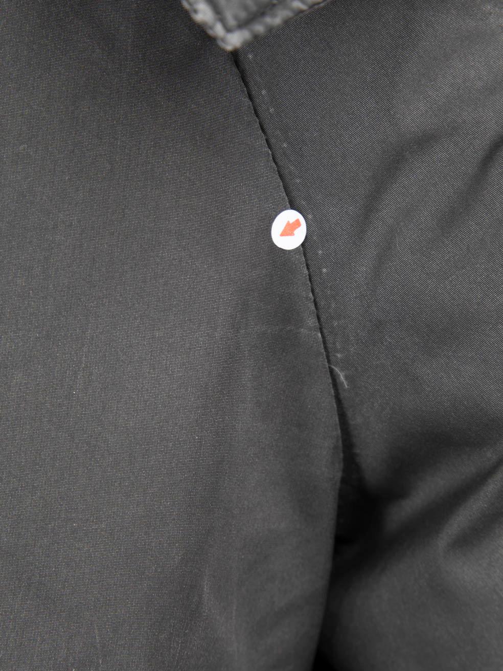 Moncler Grauer Mid-Länge-Puffermantel mit Kapuze Größe M im Angebot 2