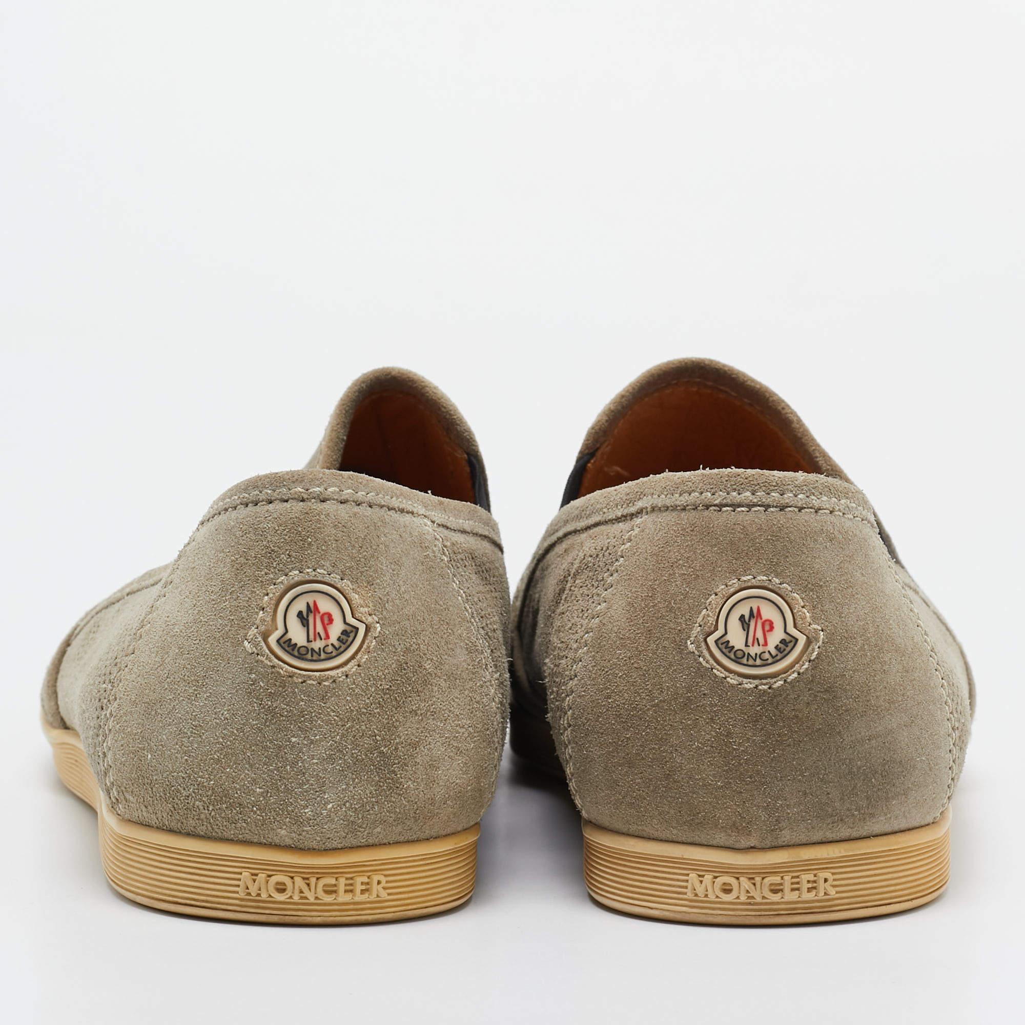 Moncler Baskets grises en daim perforé, taille 42 Pour hommes en vente