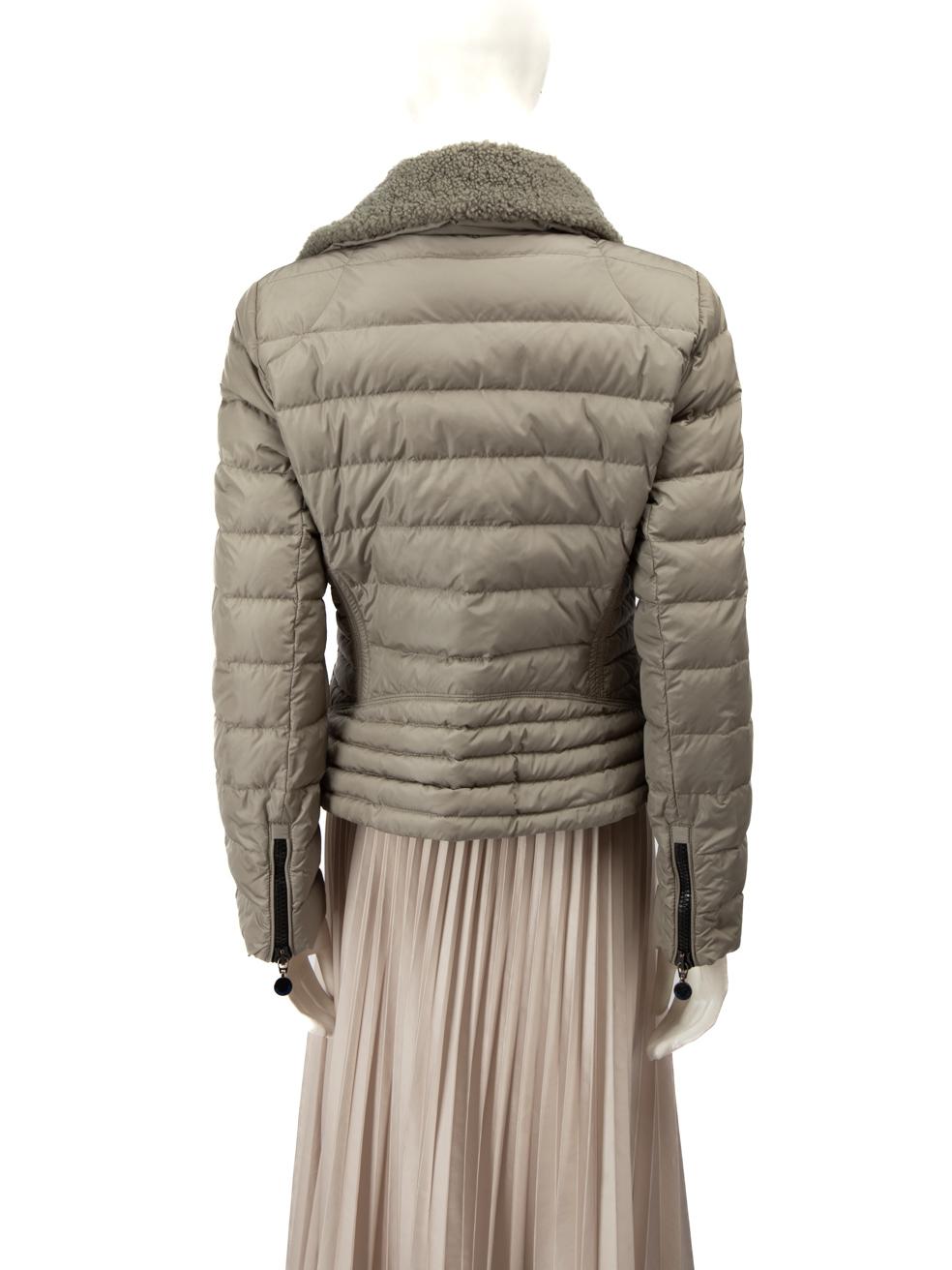 Marron Moncler manteau gris à col en peau de mouton, taille XL en vente