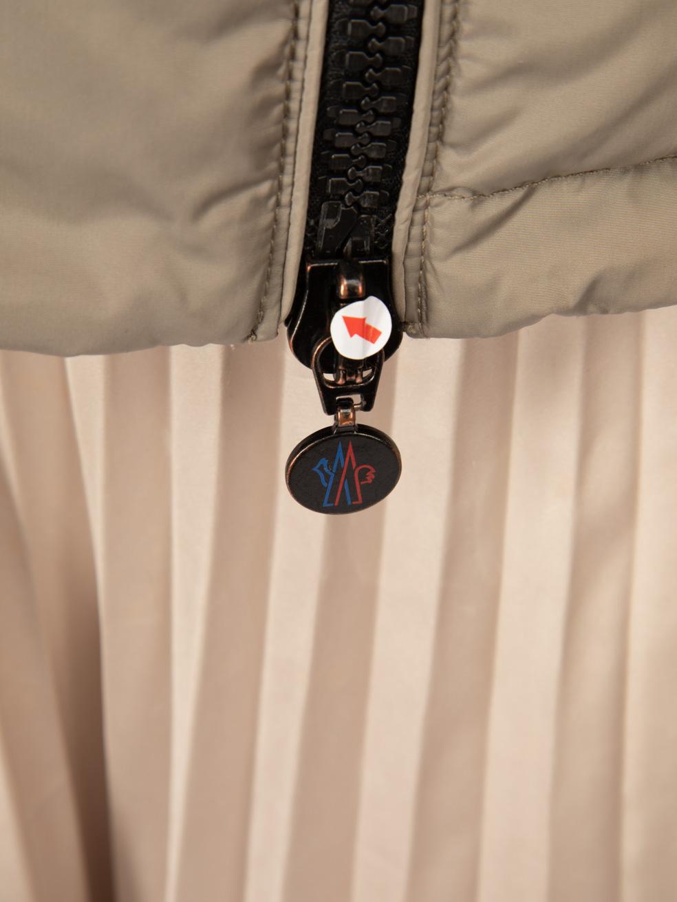 Moncler manteau gris à col en peau de mouton, taille XL en vente 2