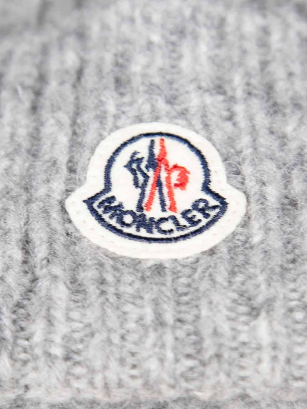 Moncler Grey Wool Ribbed Knit Logo Patch Beanie In Excellent Condition For Sale In London, GB