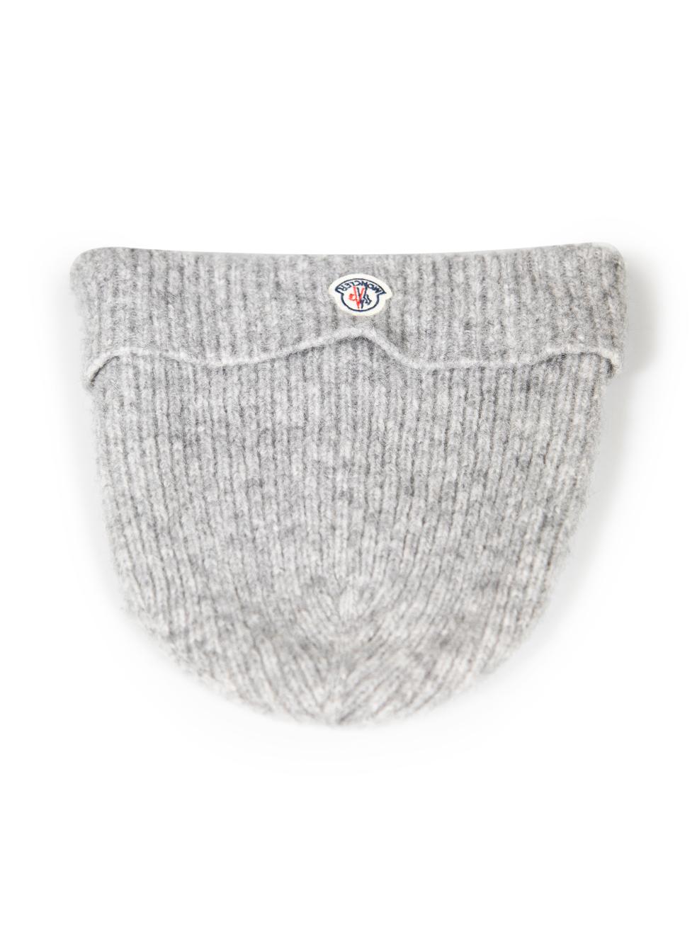 Women's Moncler Grey Wool Ribbed Knit Logo Patch Beanie For Sale