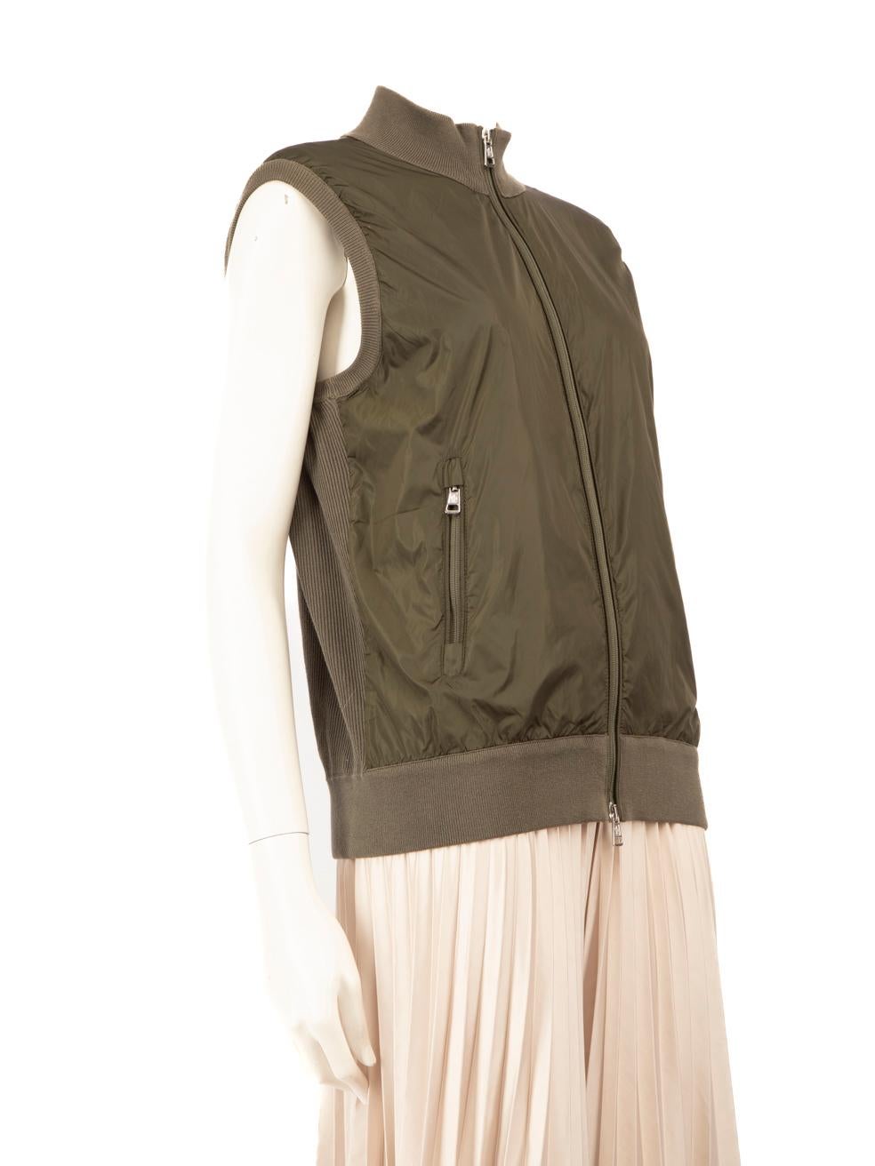 CONDITION is Very good. Hardly any visible wear to vest is evident on this used Moncler designer resale item.
 
 Details
 Khaki
 Synthetic
 Vest
 Ribbed knit trim
 Zip up fastening
 2x Side pockets
 
 
 Made in Romania
 
 Composition
 100%
