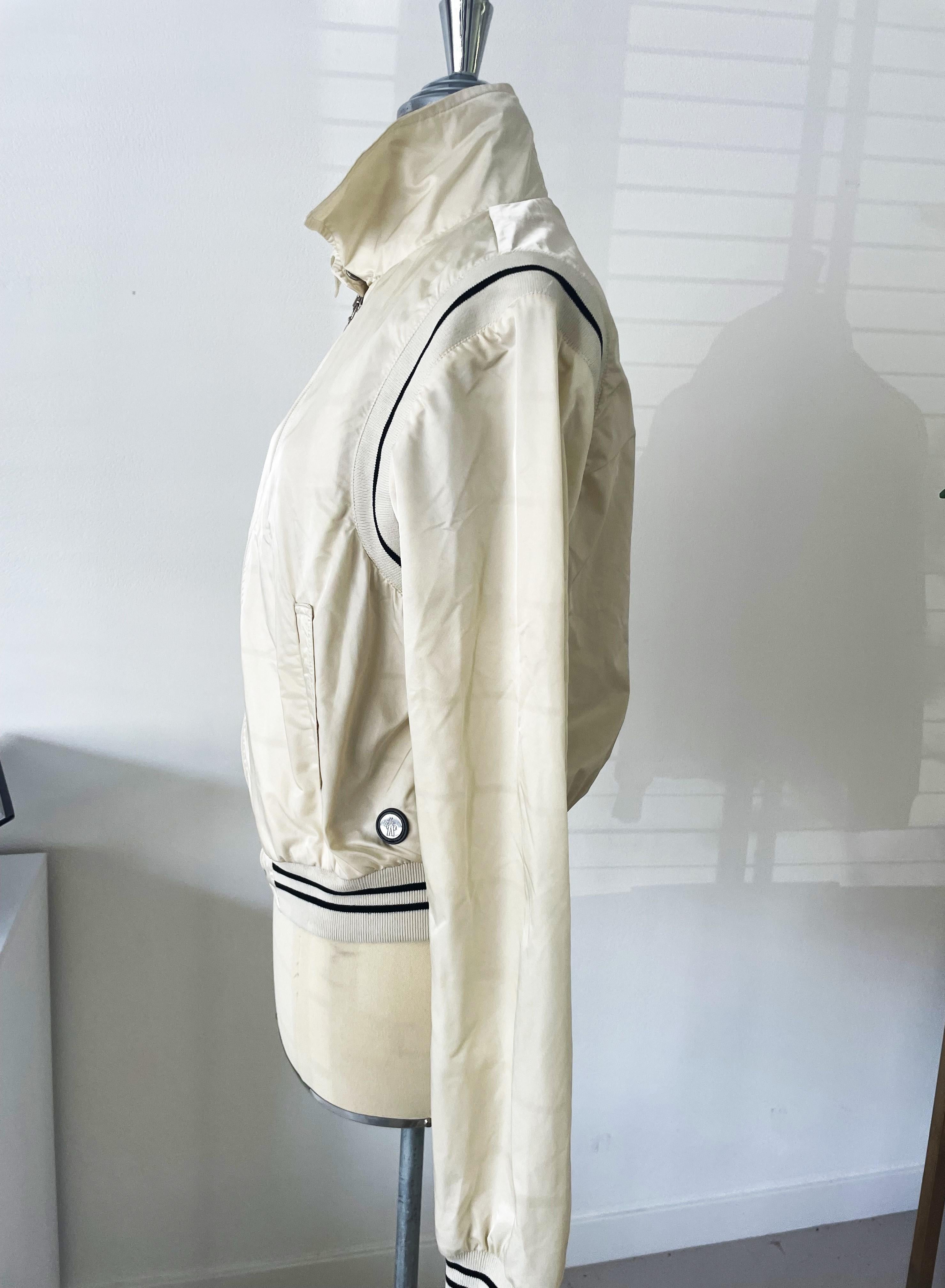 This Vintage authentic Moncler short jacket in size M, in lightweight beige with black stripes, is a versatile and stylish piece suitable for various occasions. Combining luxury, practicality, and modern design, it reflects Moncler's commitment to