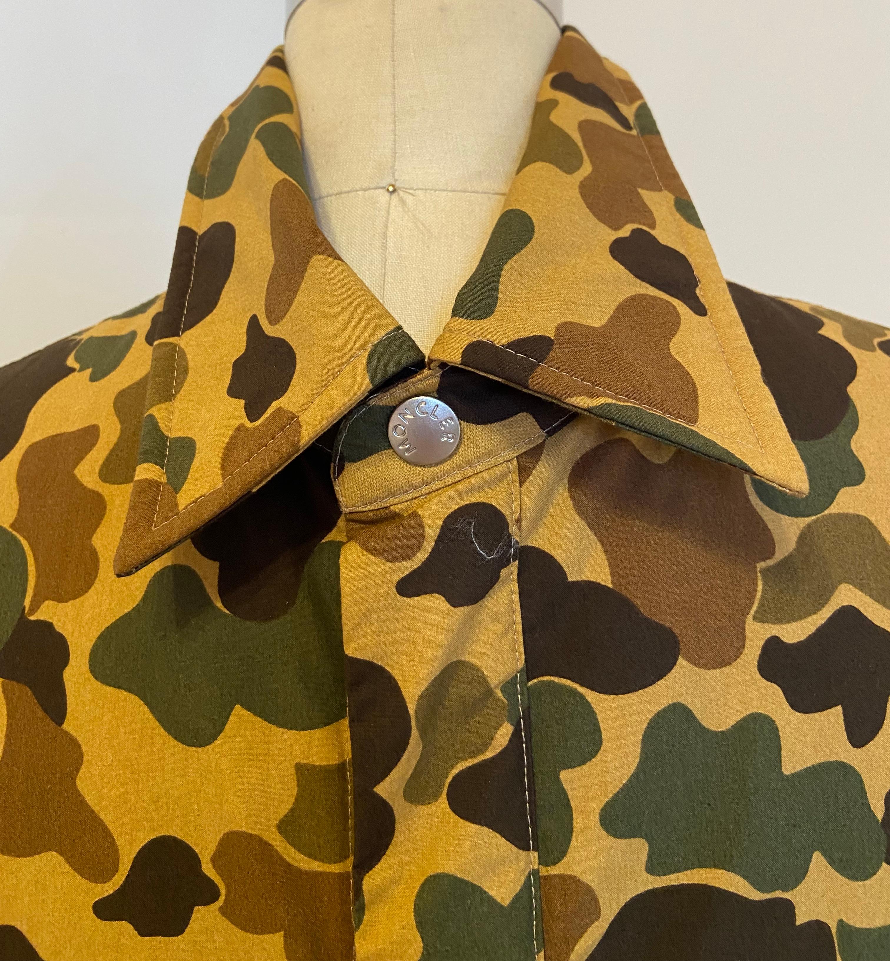 Moncler Limited Edition Camouflage Palm Angels Flare Mantel mit Schnappverschluss   im Zustand „Neu“ im Angebot in New York, NY