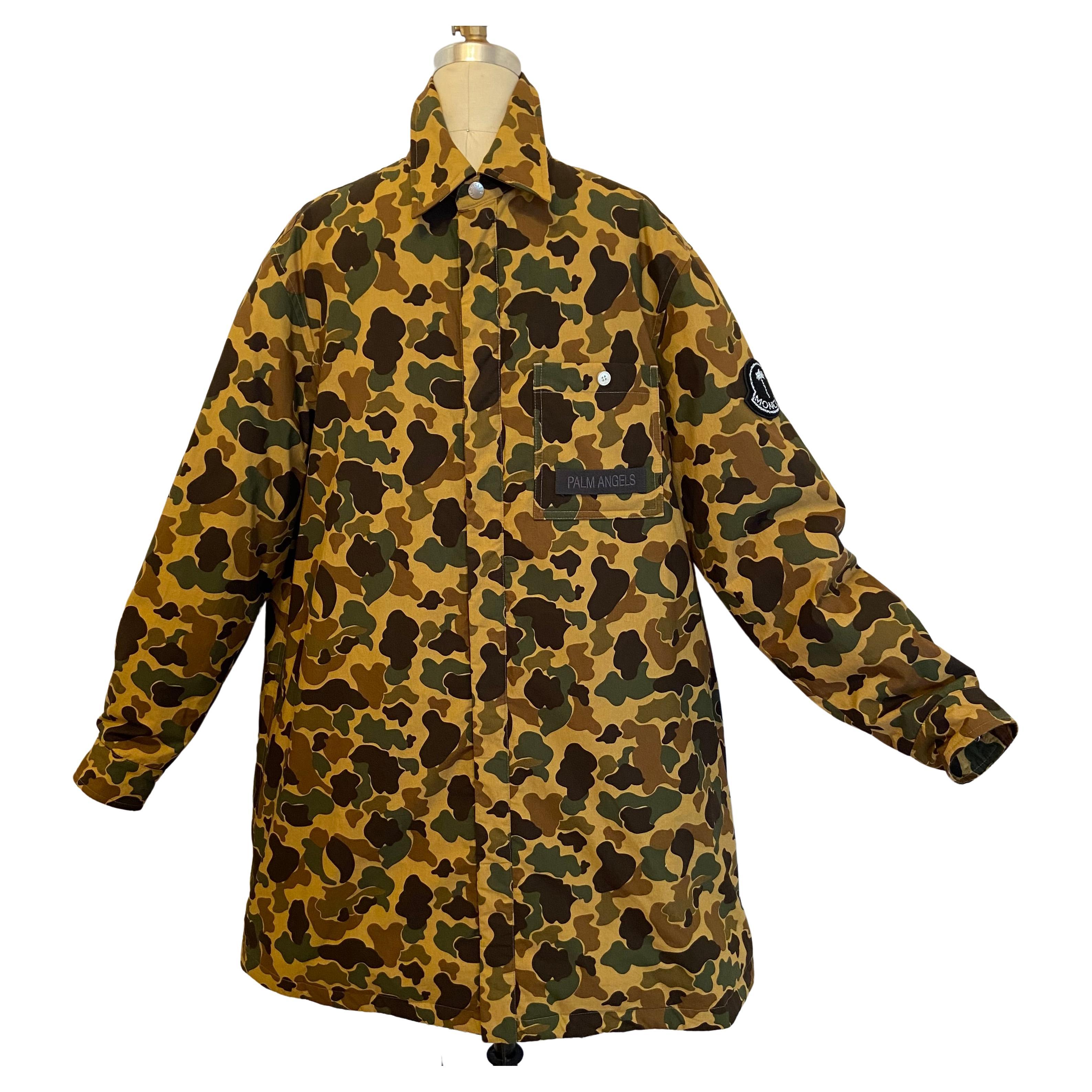 Moncler Limited Edition Camouflage Palm Angels Flare Mantel mit Schnappverschluss  