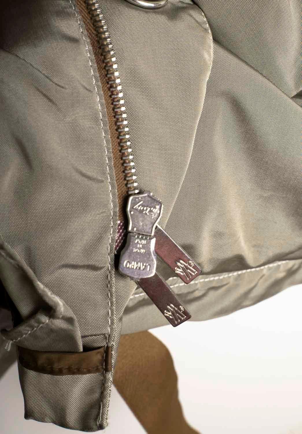 Moncler Uomo Giacca Dettagliata in Pelle Leggera Vintage Taglia 3/L in vendita 2