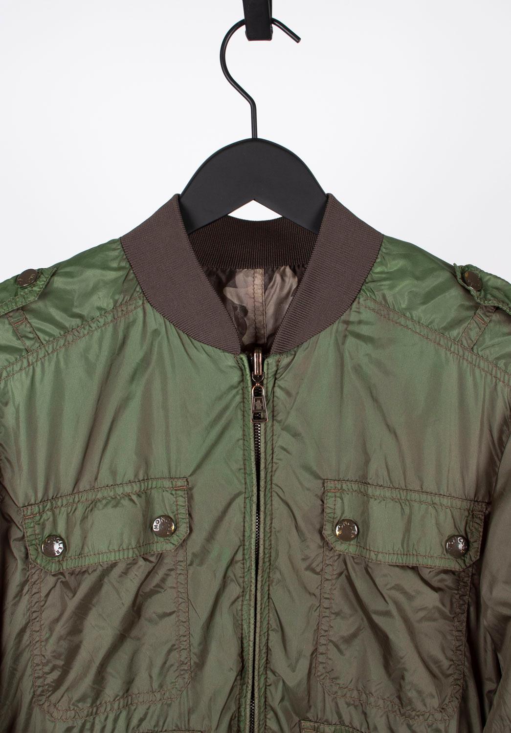 Check my other listings. Have many more designer clothes for sale. Open to any offers.
Item for sale is 100% genuine Moncler reversible Neflier Men Jacket, S1088, SHE5
Color: green camo
(An actual color may a bit vary due to individual computer