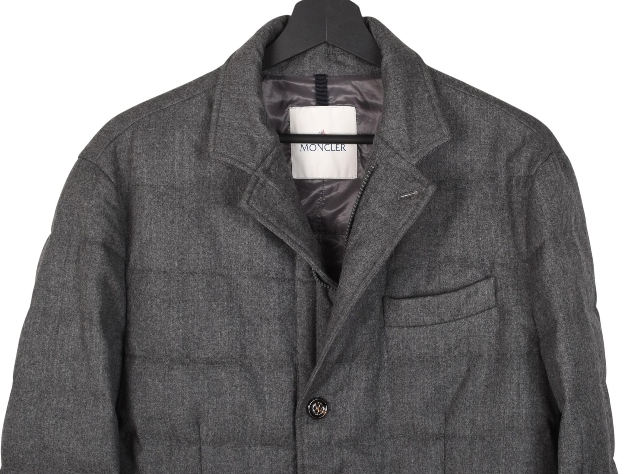 Check my other listings. Have many more designer clothes for sale. Open to any offers.
Item for sale is 100% genuine Moncler Rodin Quilted Men Jacket, S1427, VINU0
Color: grey
(An actual color may a bit vary due to individual computer screen