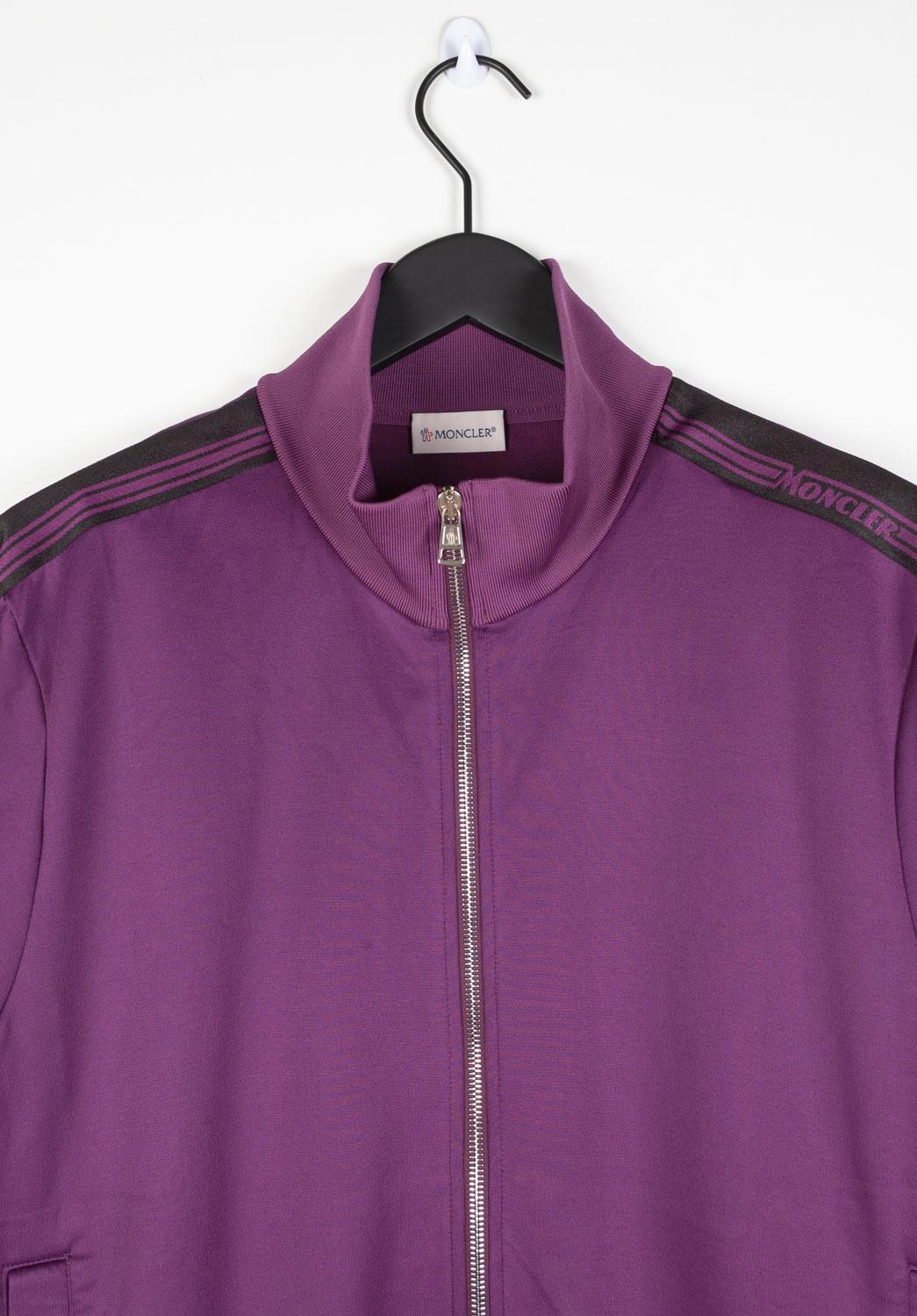 Compruebe mis otros listados. Tiene a la venta mucha más ropa de diseño. Abierto a cualquier oferta.
Artículo en venta 100% auténtico Chaqueta de chándal Moncler, S1307, SE7
Color: morado
(El color real puede variar un poco debido a la