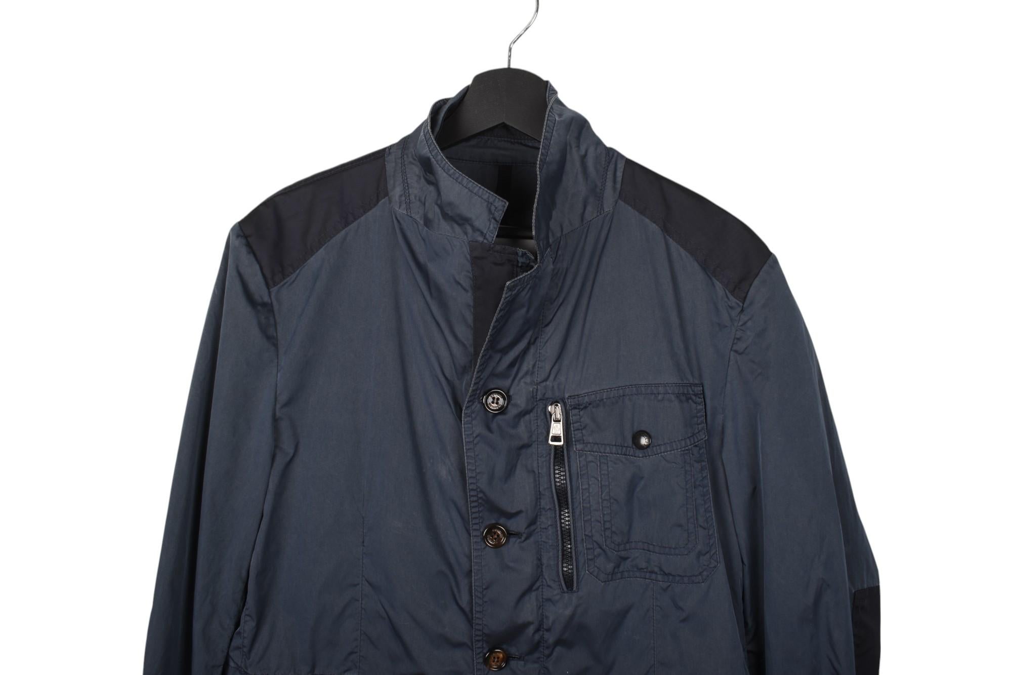 Consultez mes autres annonces. A beaucoup d'autres vêtements de marque à vendre. Ouvert à toutes les offres.
L'article mis en vente est 100% authentique Moncler light Xavier Men Jacket, S1377
Couleur : bleu
(La couleur réelle peut varier légèrement