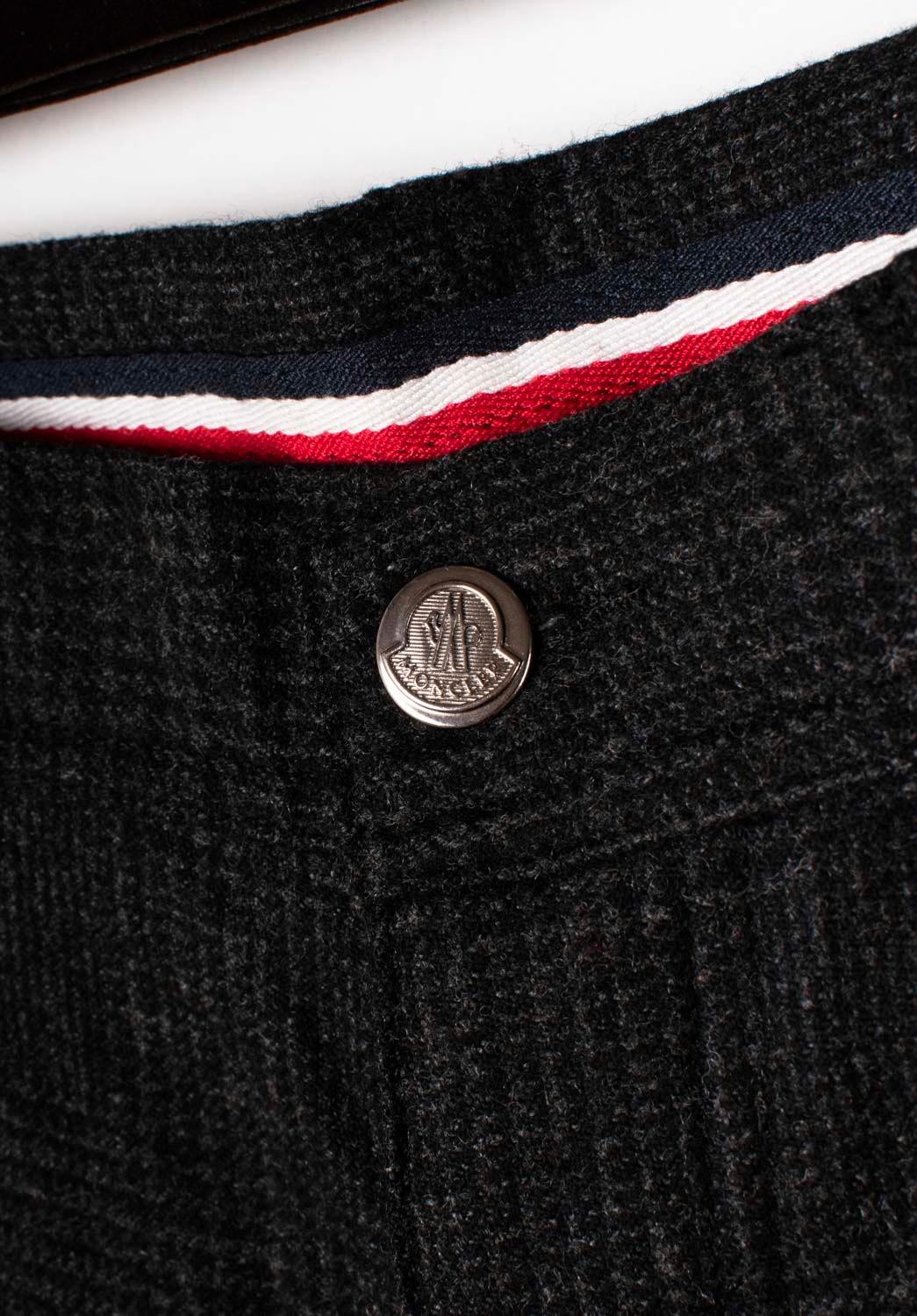 Check my other listings. Have many more designer clothes for sale. Open to any offers.
Item for sale is 100% genuine Moncler Casual Men Pants, DU0
Color: Grey
(An actual color may a bit vary due to individual computer screen